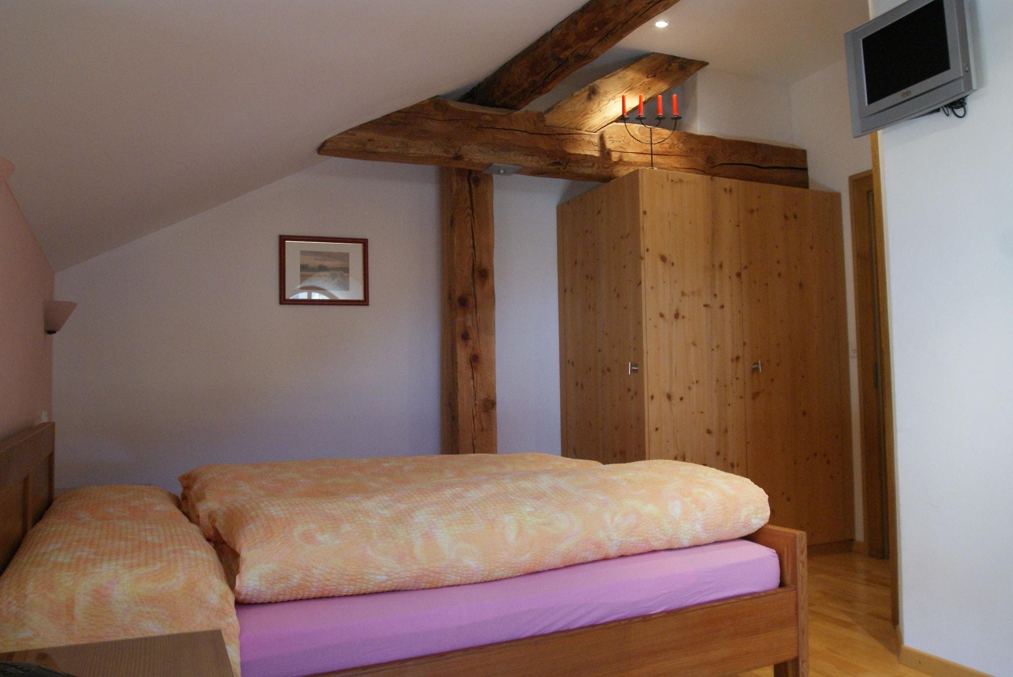 Varios Albergo Piz Cam