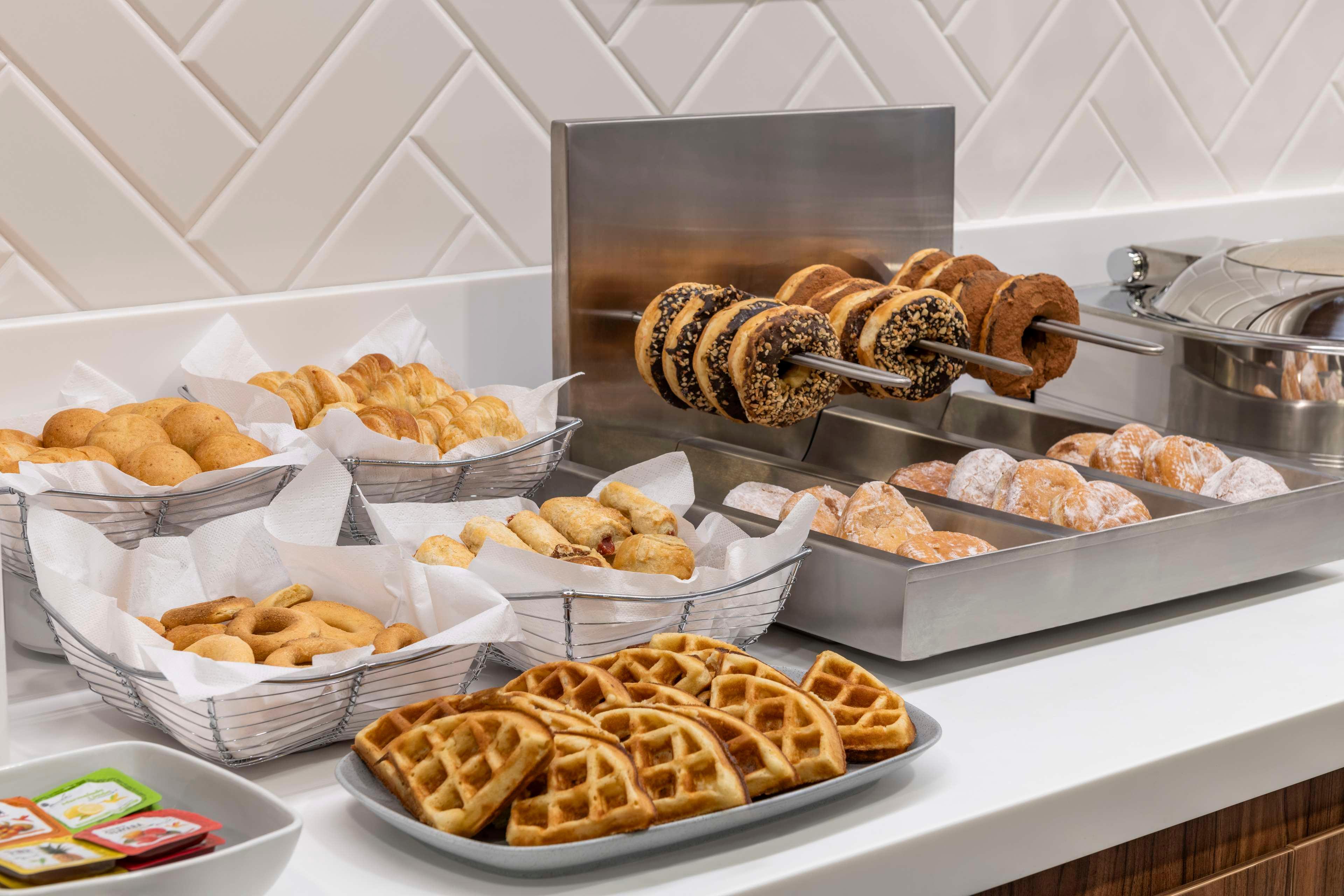 Restaurant Tru By Hilton Cali Sur