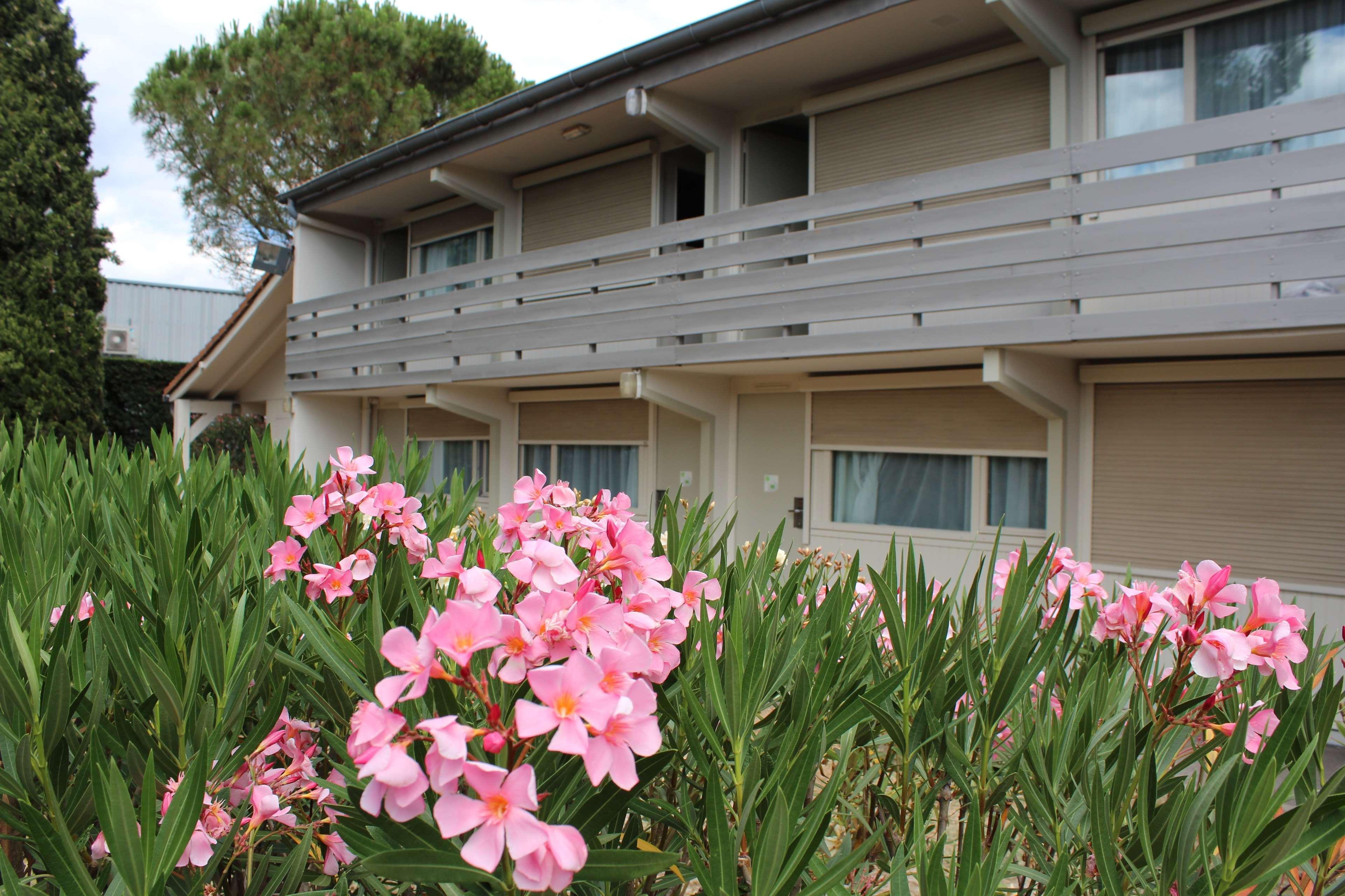 Vista Exterior B&B HOTEL Avignon Sud Parc des Expositions