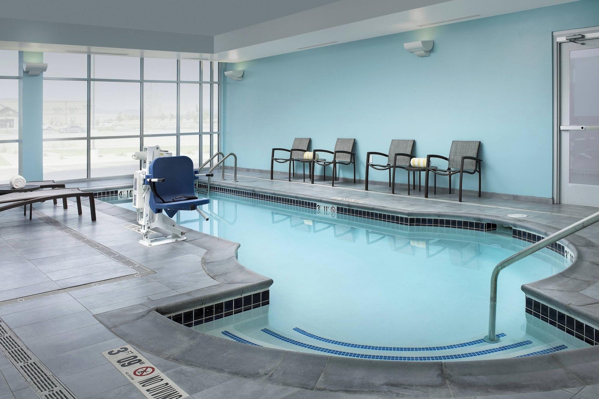 Vista Piscina SpringHill Suites by Marriott Loveland Fort Collins/Windsor