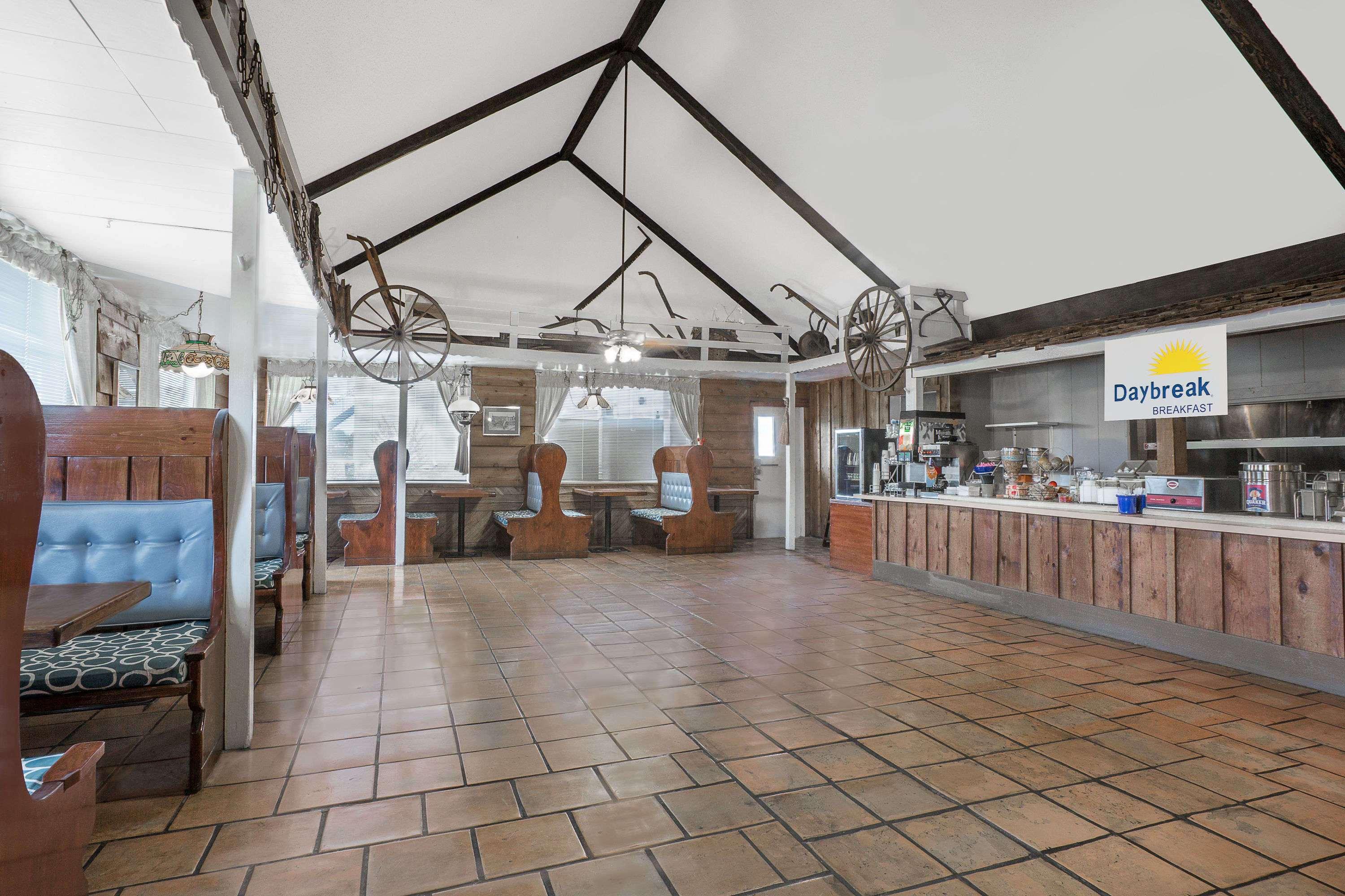 Restaurant Days Inn by Wyndham Meridian