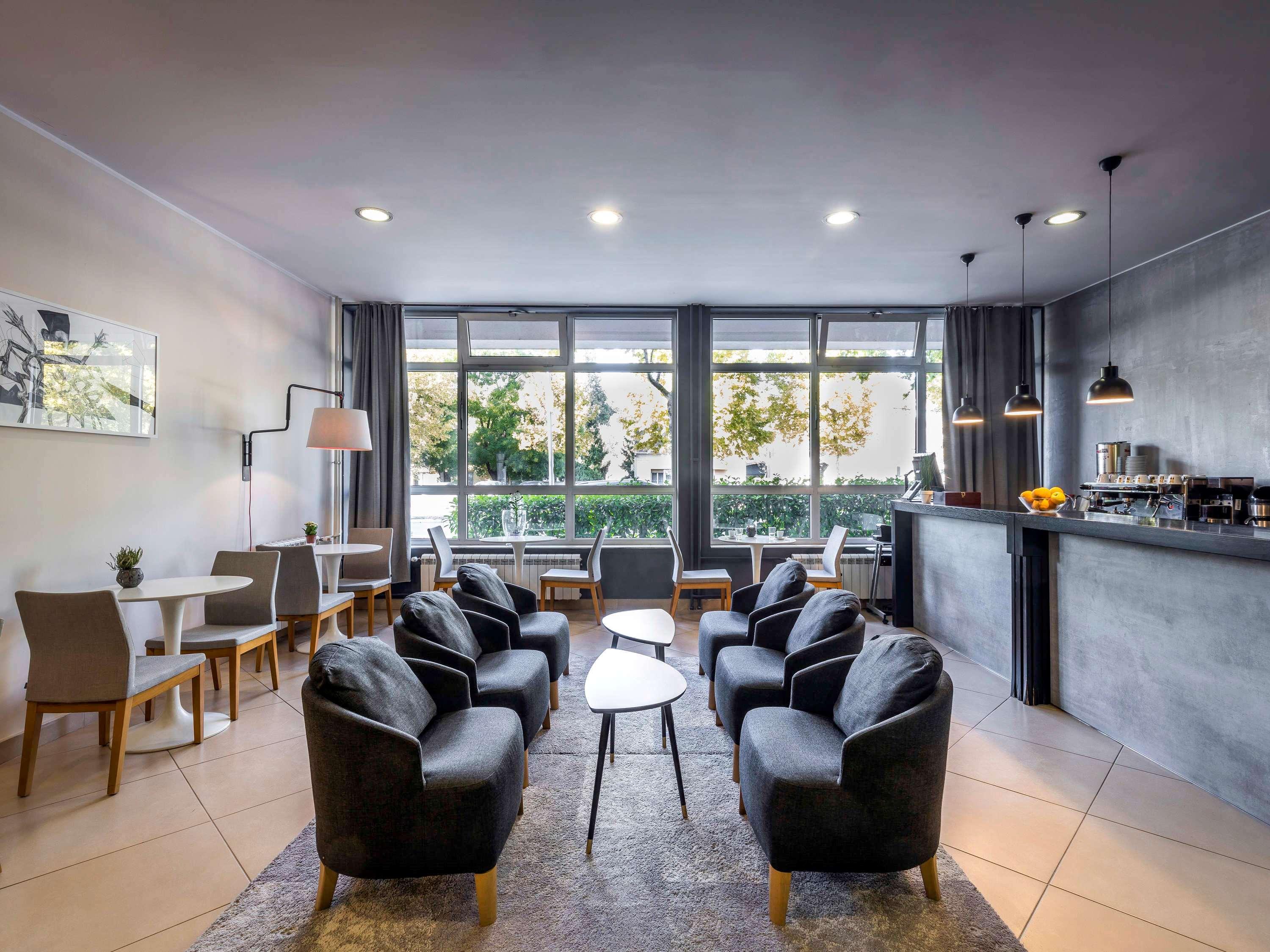 Bar/Salón Nobel Inn Hotel