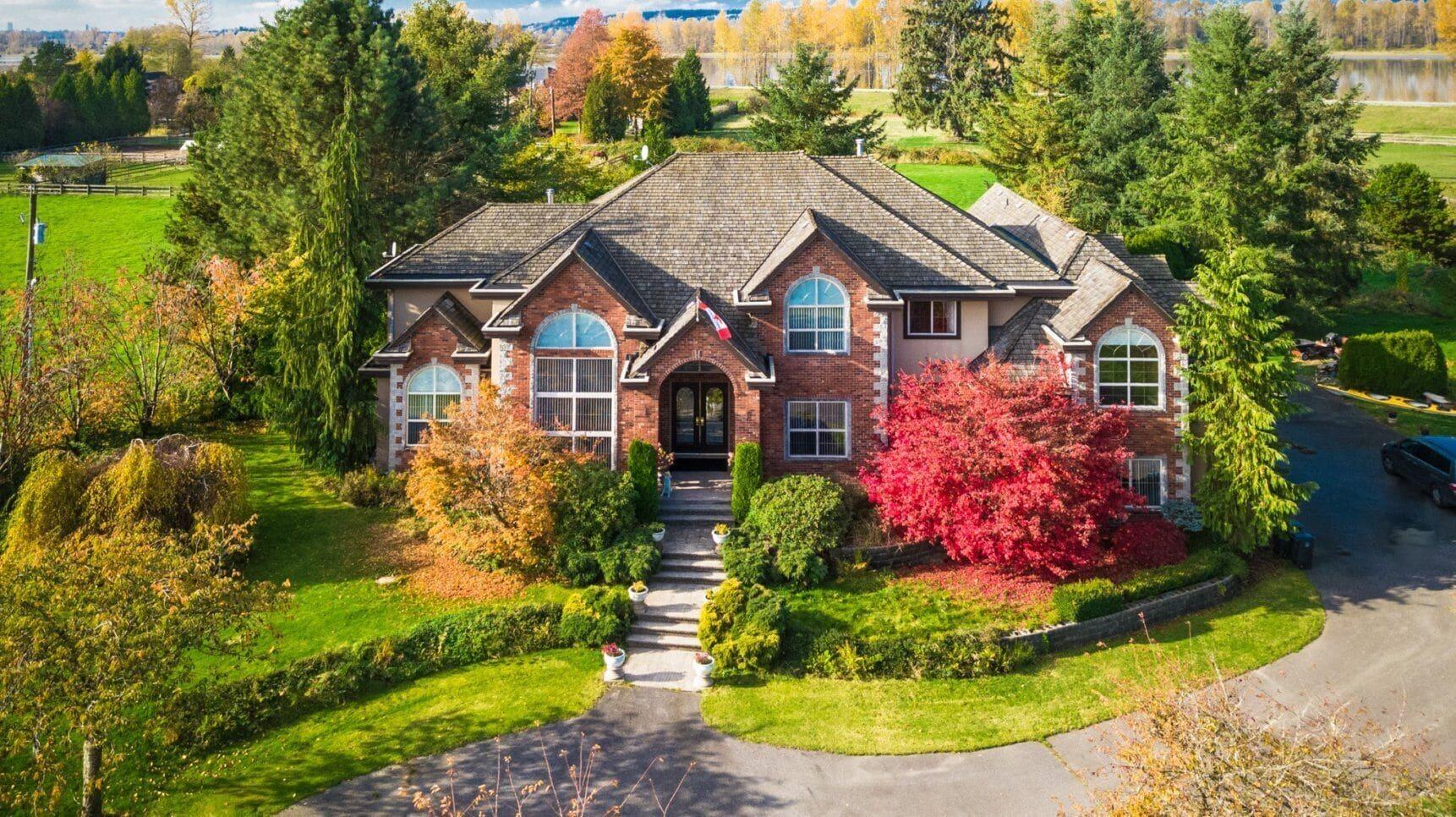 Vista Exterior Cedar Manor Bed and Breakfast