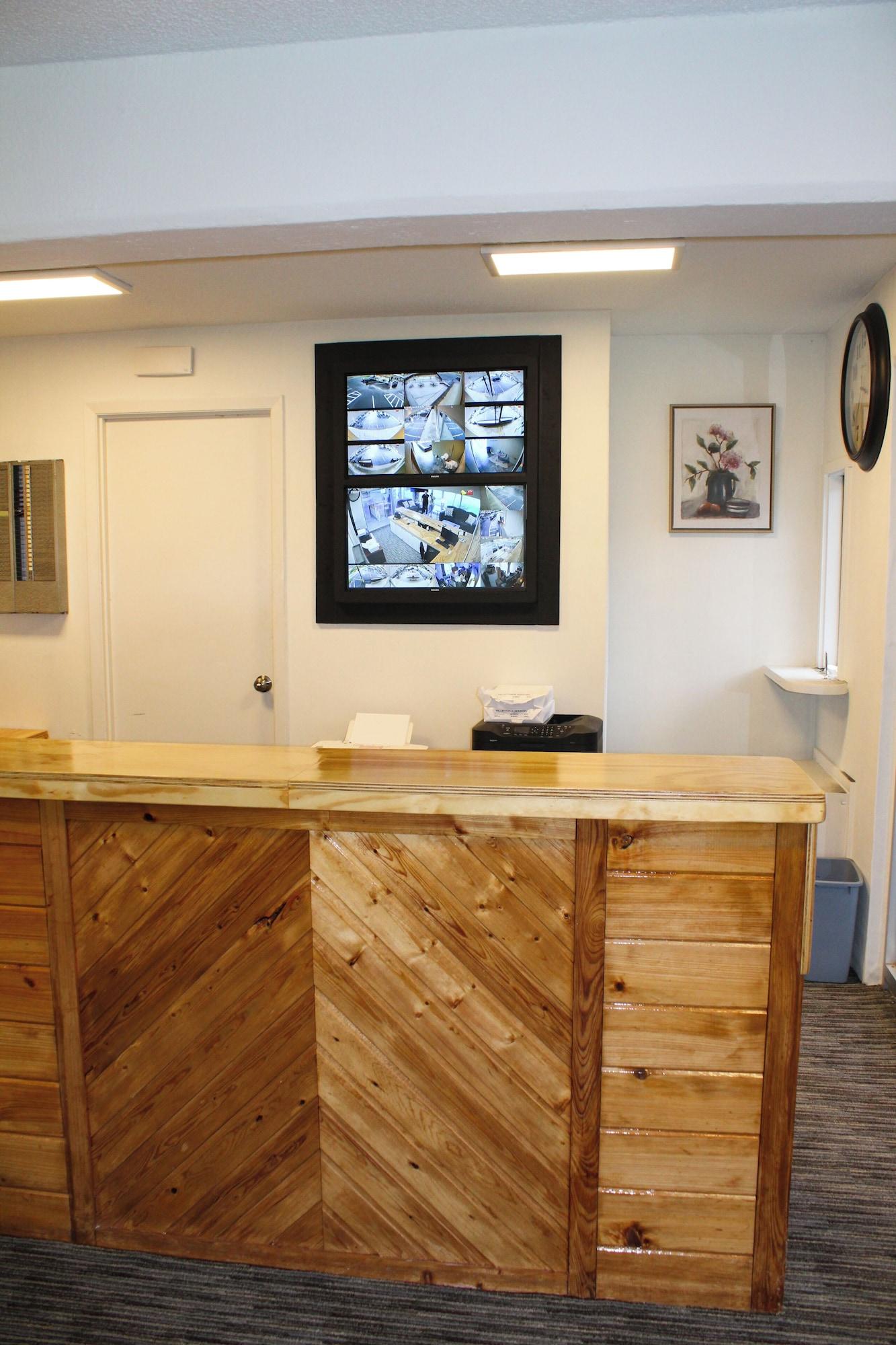 Vista Lobby Sleepy Bear Motel