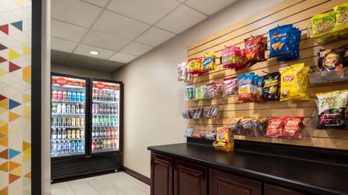 Vista Lobby Holiday Inn Express & Suites Mobile West I-10 by IHG