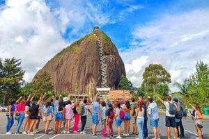 Actividad - Tour Guatapé y el Peñol - Vive la experiencia