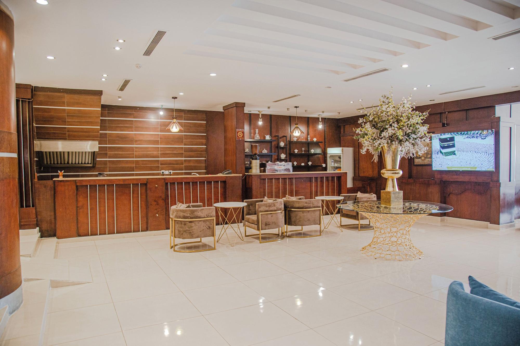 Bar/Salón Orans Suites