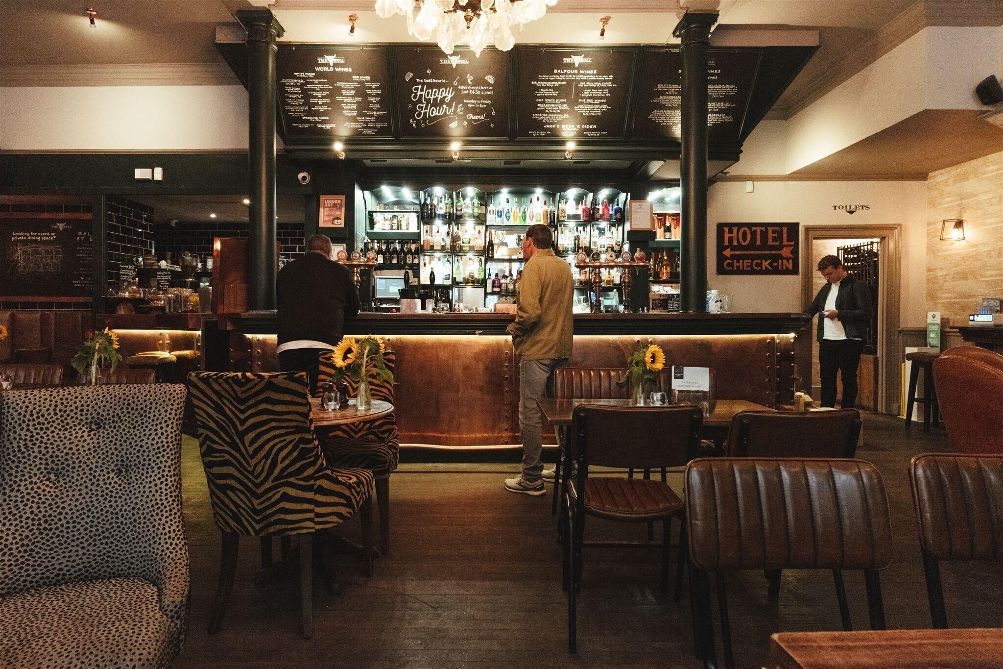 Bar/Salón The Bull and The Hide