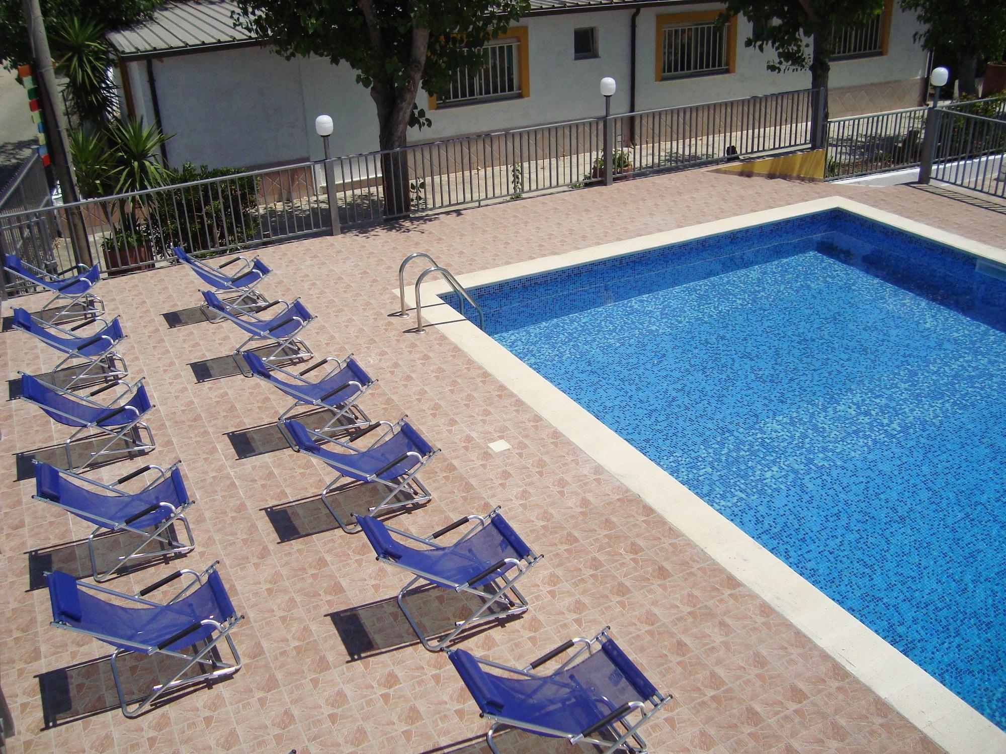 Vista Piscina La Pietra Bianca