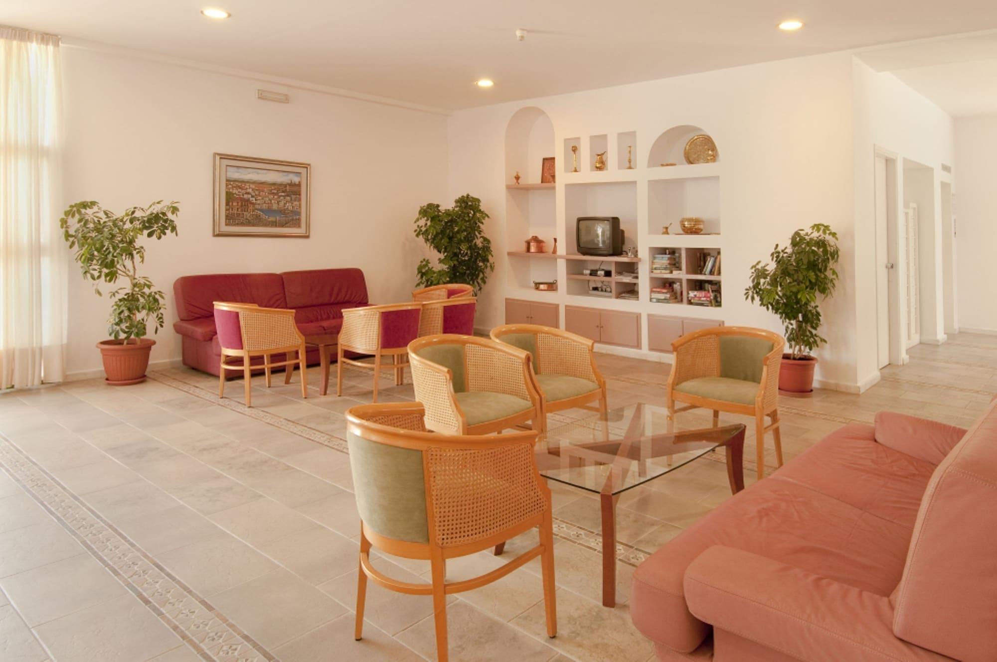 Vista Lobby Alexandra Beach Hotel