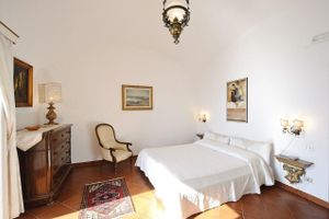 Alquiler Vacacional - Elegant and central villa with private gated parking in Positano