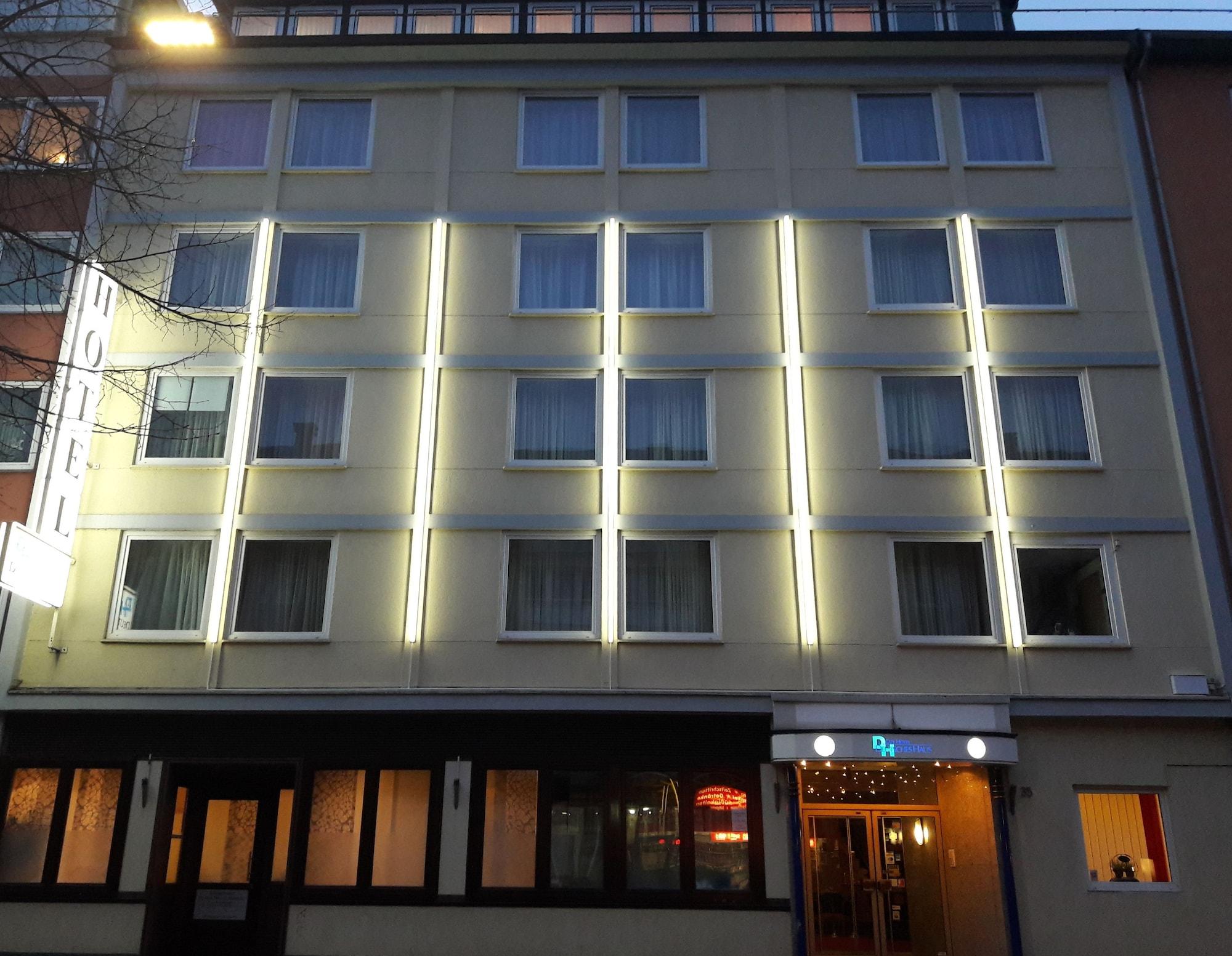 Vista Exterior City Hotel by Celina