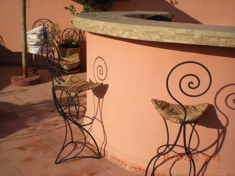 Varios Riad Cannelle