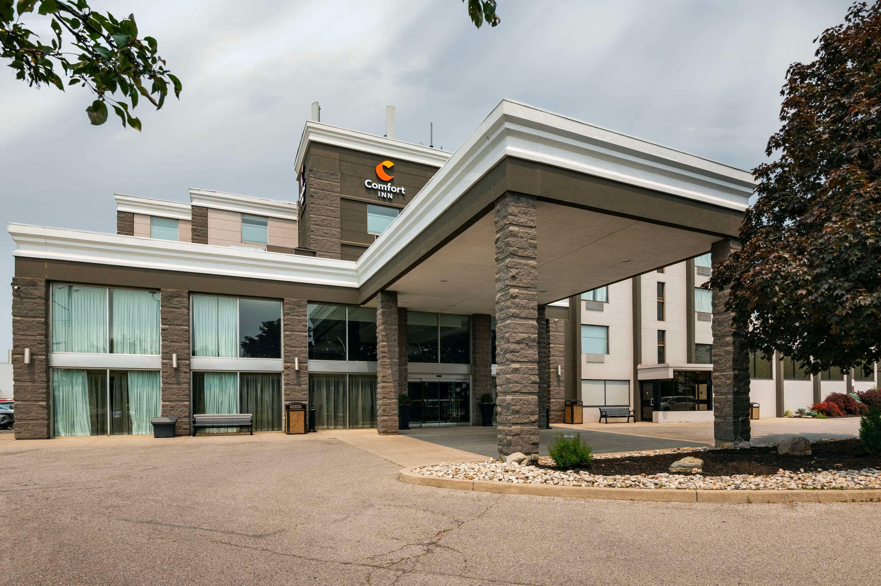 Vista Exterior Comfort Inn & Conference Centre Toronto Airport