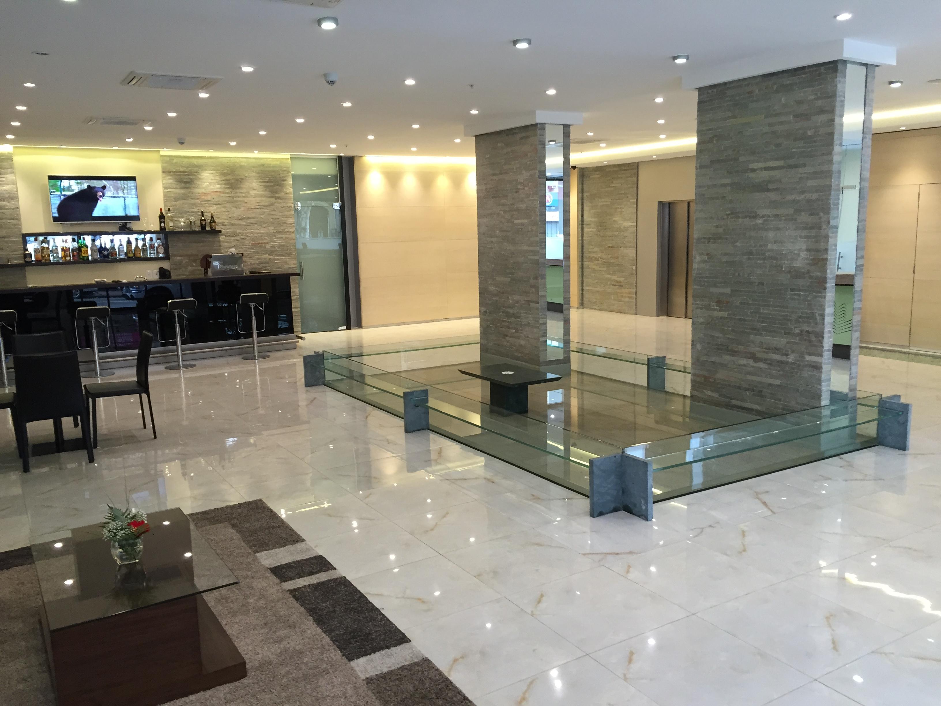 Vista Lobby Crystal Tower