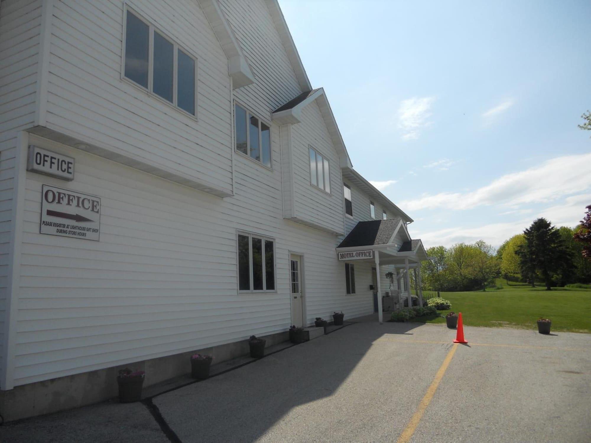 Vista Exterior Coho Motel and Suites