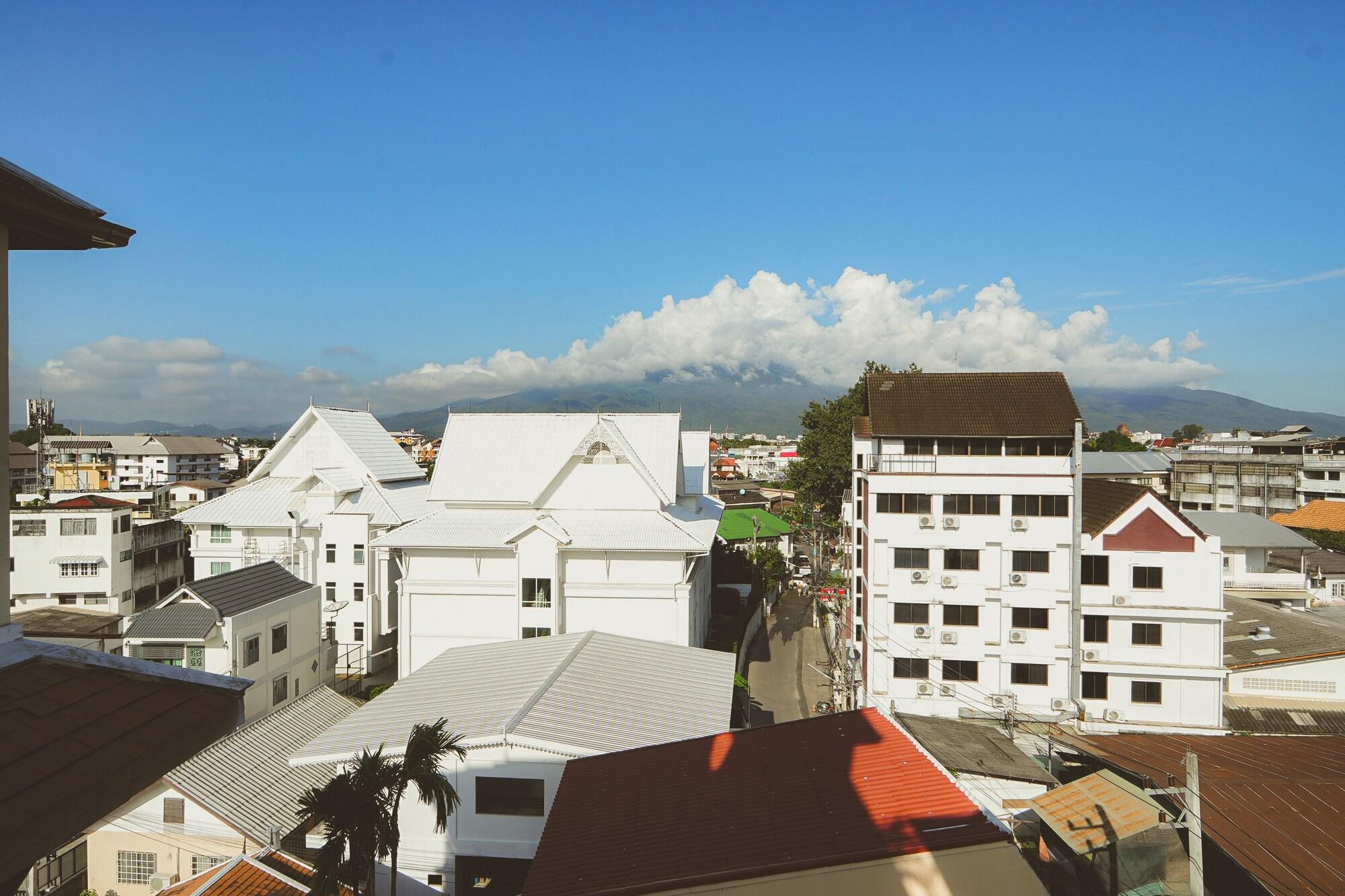 Vista Exterior THEE Kashatharn by TH District