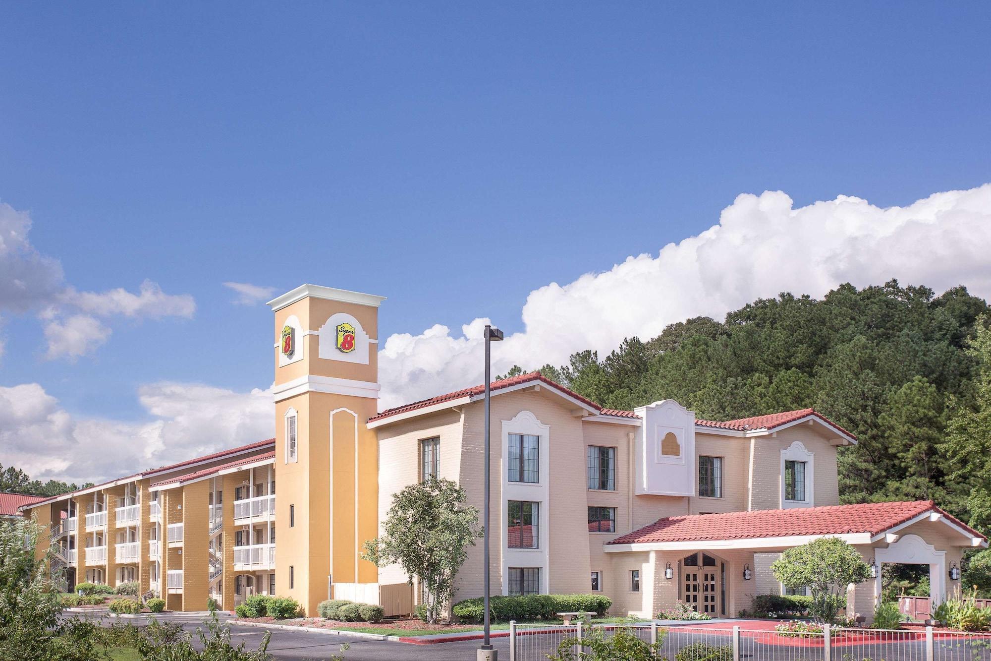 Varios Super 8 by Wyndham Austell/Six Flags