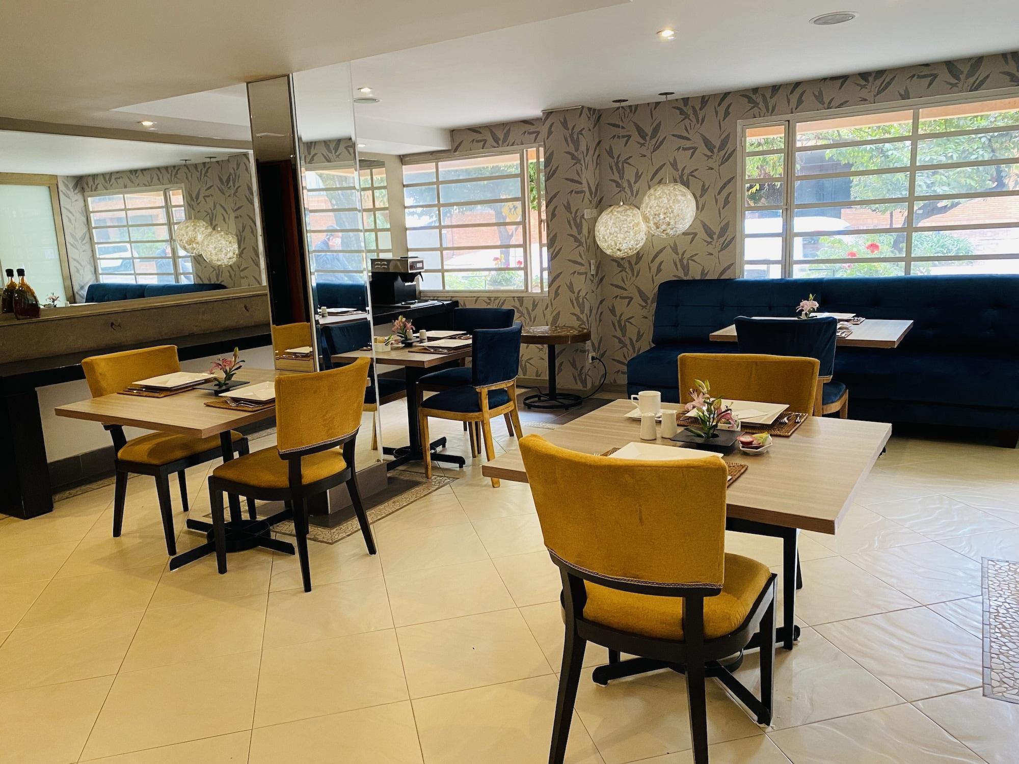 Restaurant Hotel Retiro 84 by MIJ