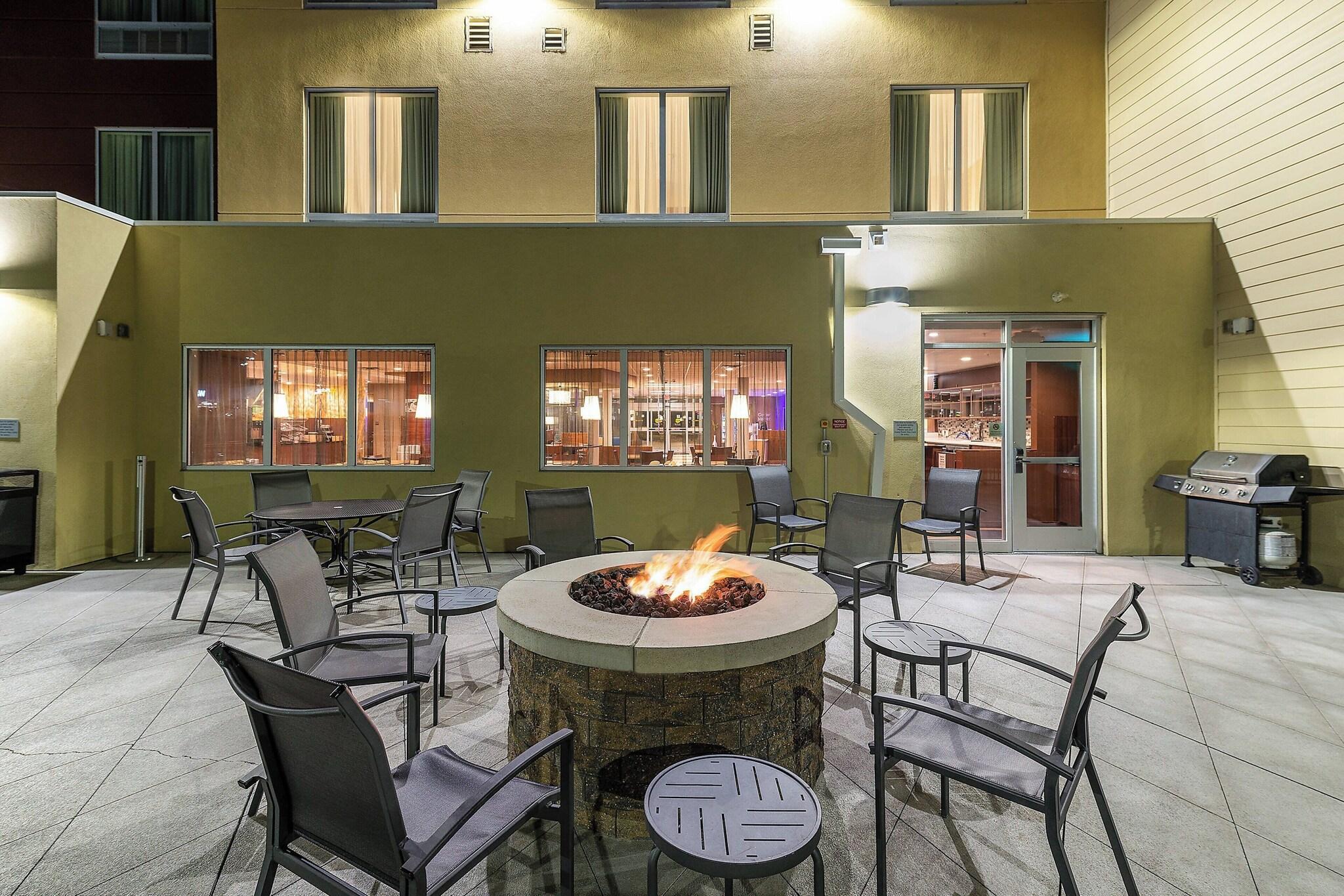 Vista Exterior Fairfield Inn & Suites by Marriott Sidney
