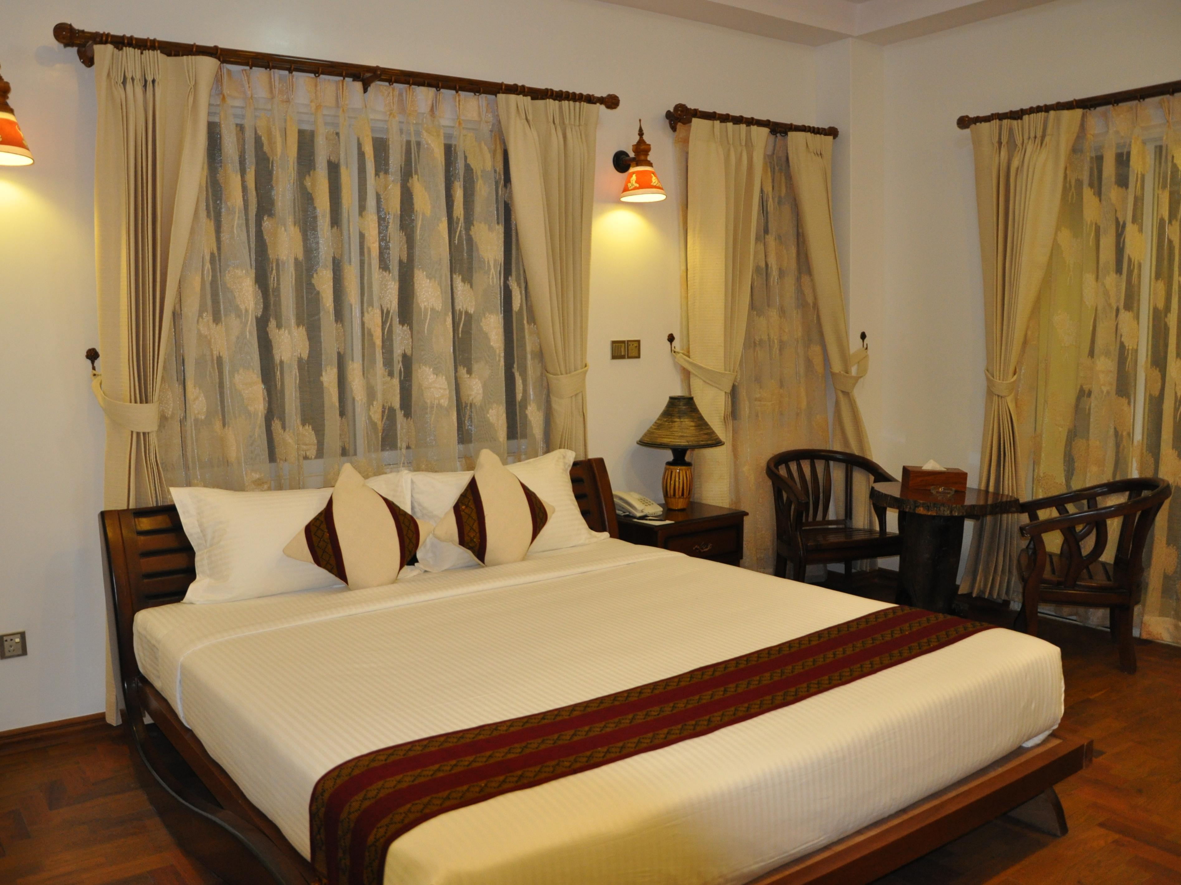 Vista Exterior Yadanarpon Dynasty Hotel