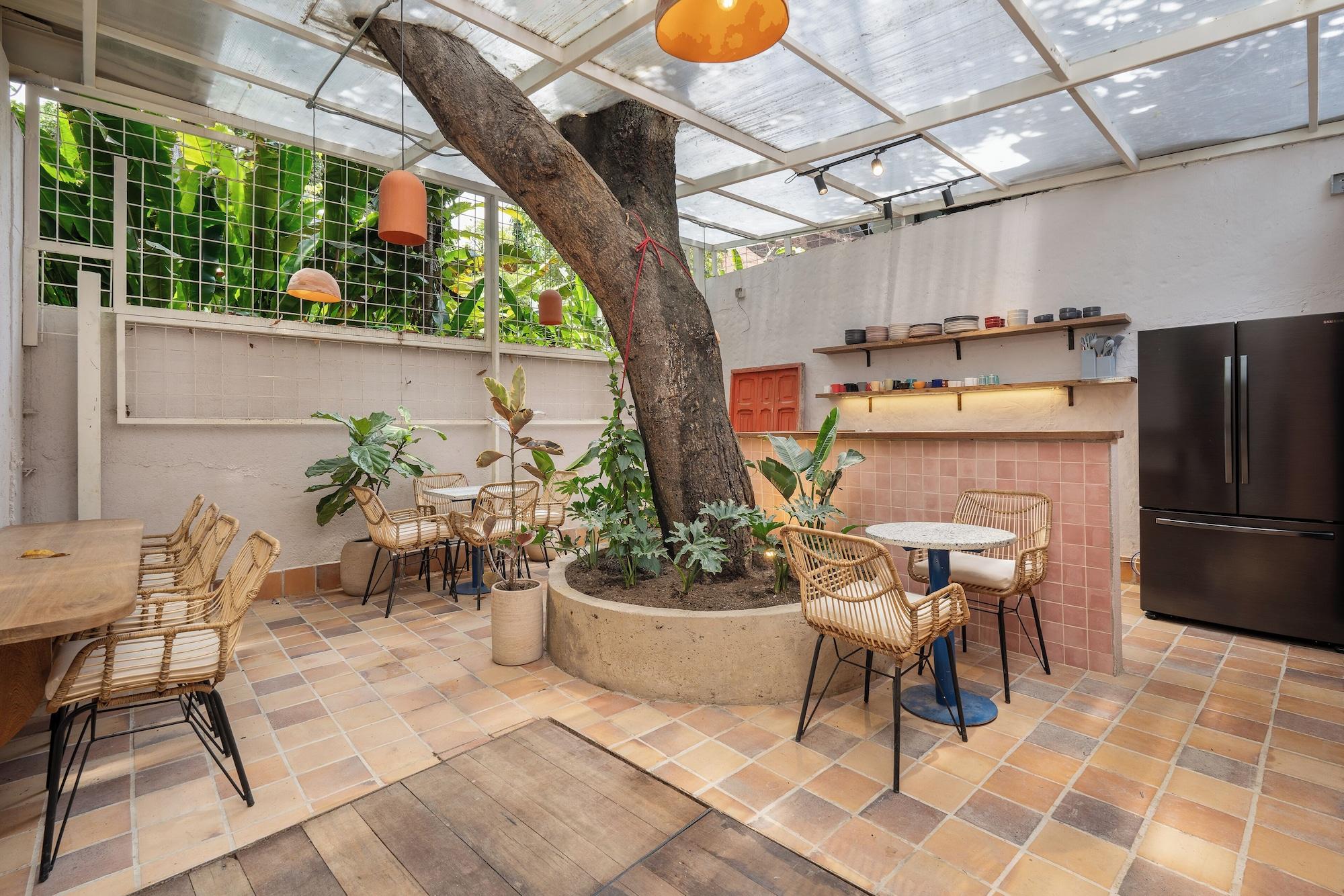 Restaurant Botánica Manila by HOUSY HOST