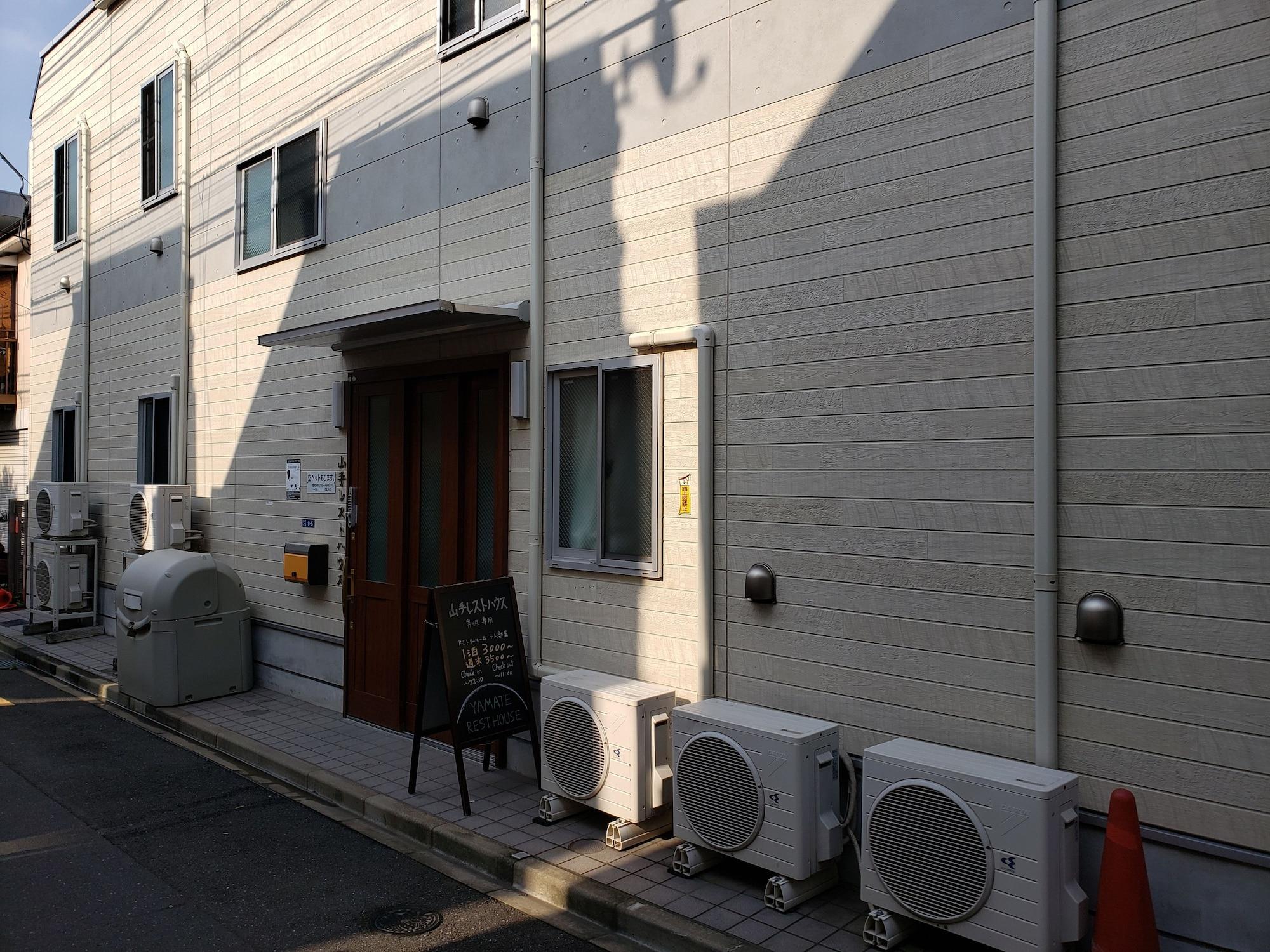 Vista Exterior Yamate Rest House - Hostel, Caters to Men