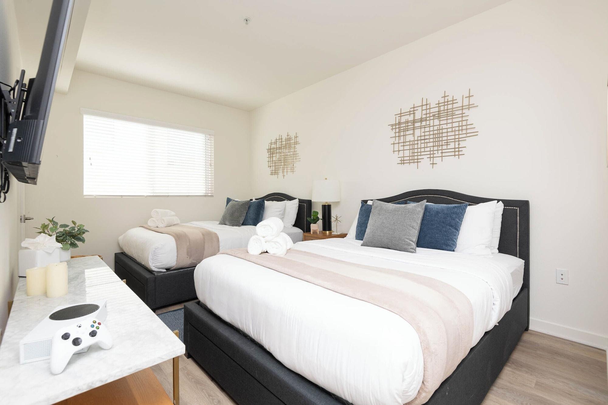 Varios Hollywood Apartment Near Walk of Fame