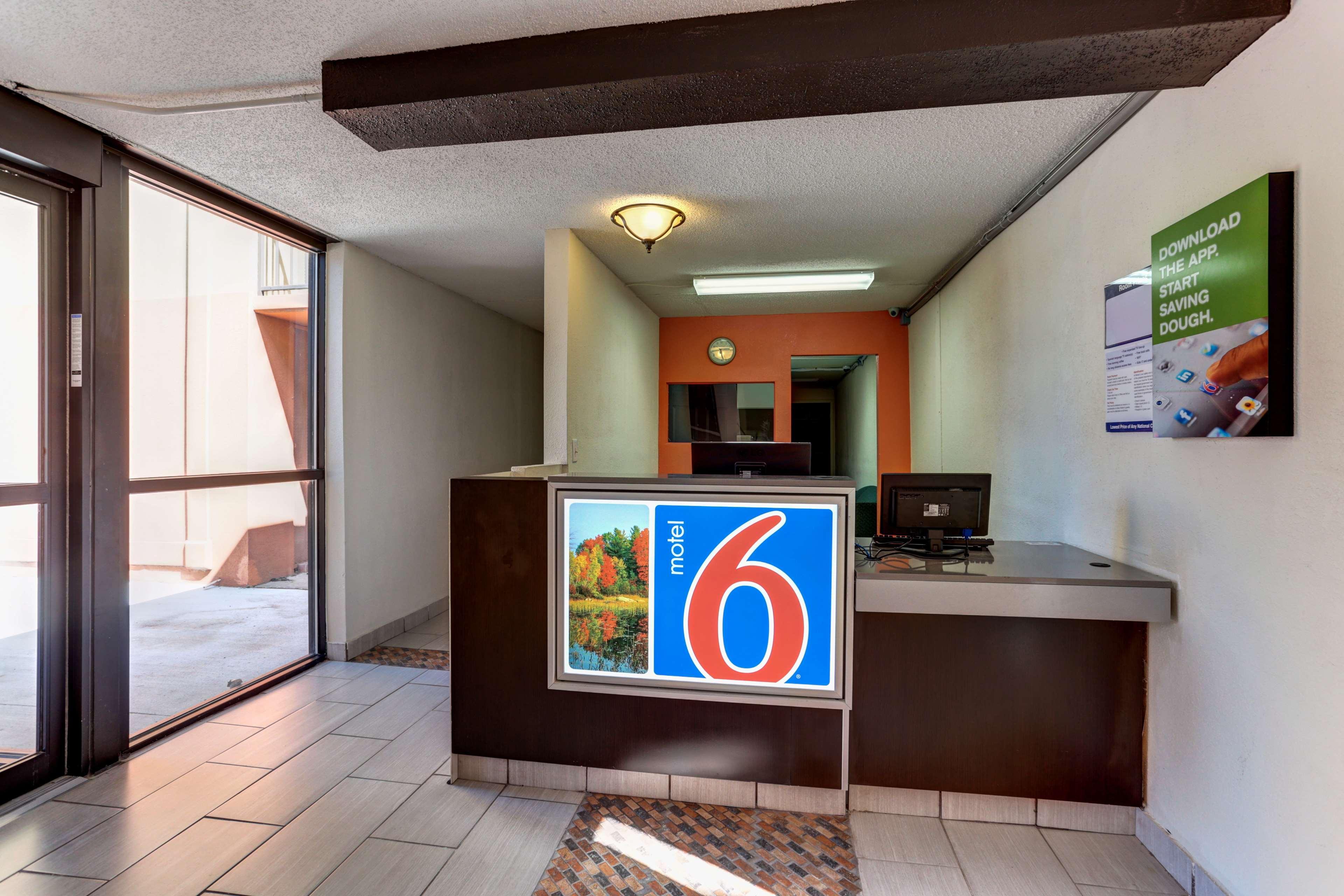 Vista Lobby Motel 6 Jackson, TN
