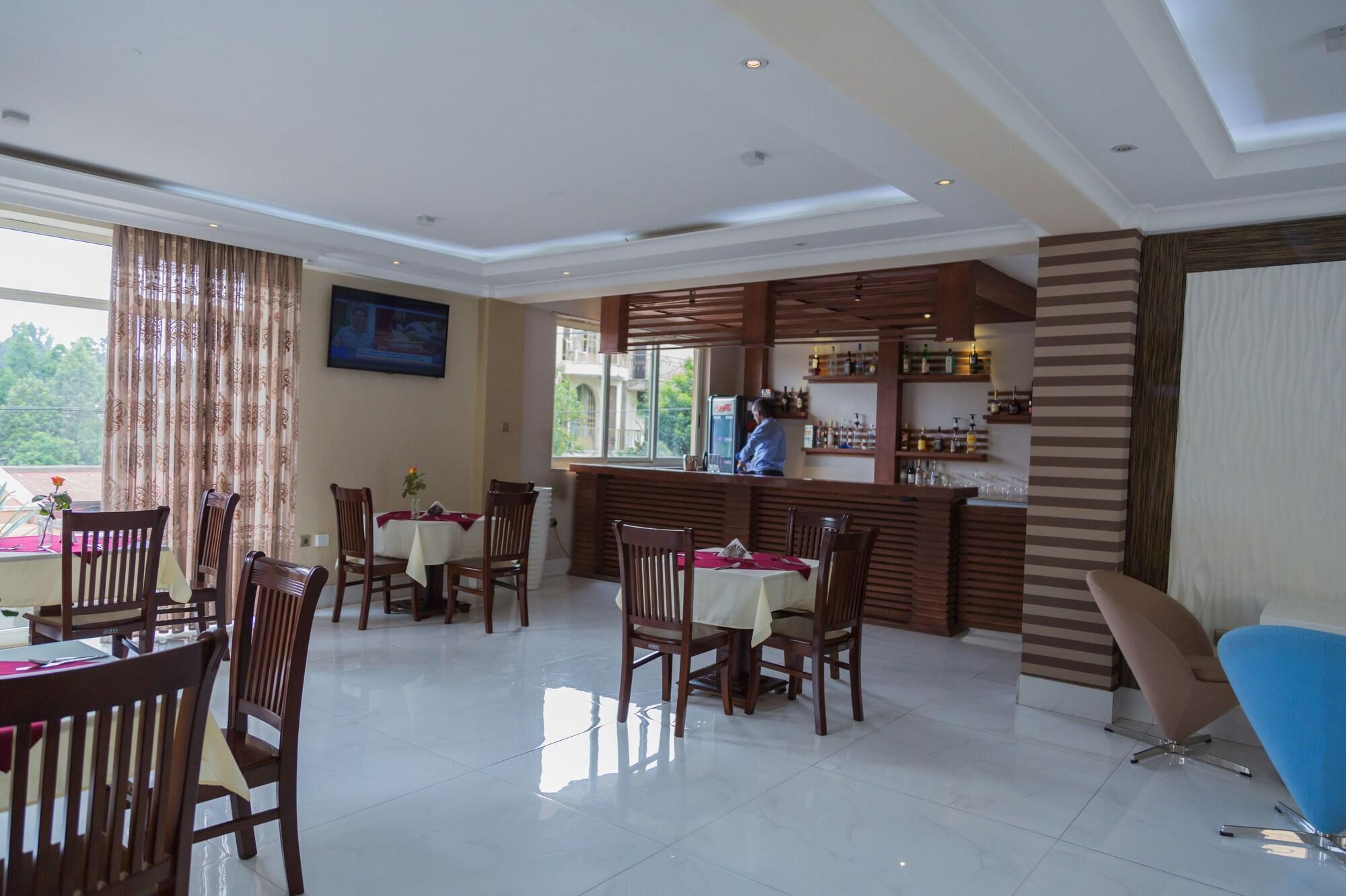 Bar/Salón Home Town Addis Hotel