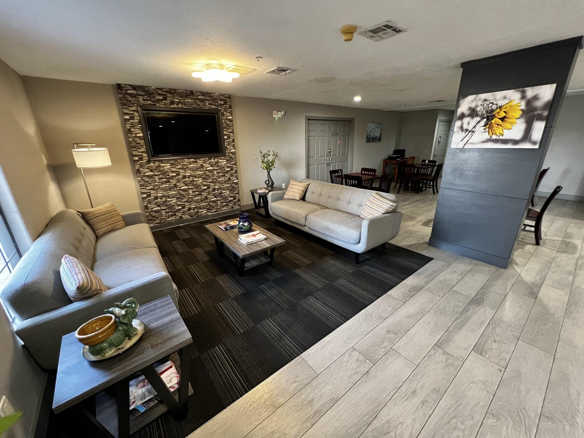 Vista Lobby Super 8 by Wyndham Sealy