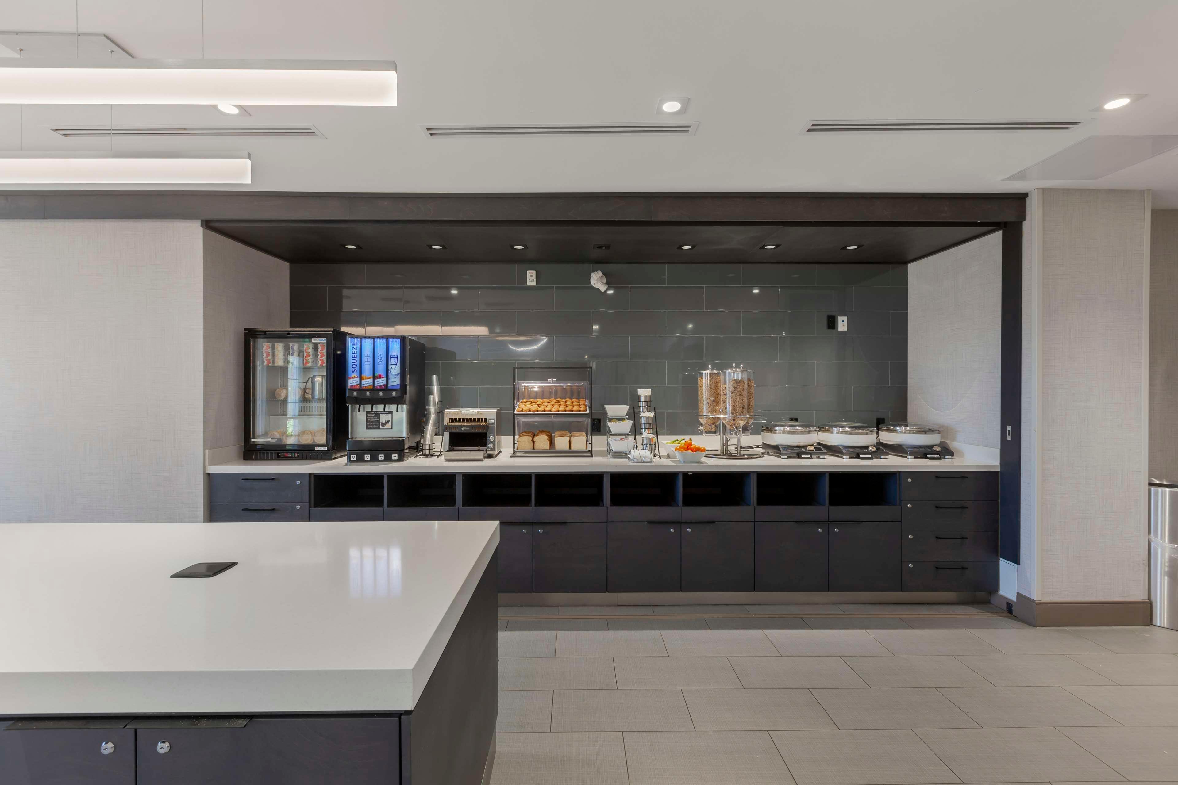 Restaurant Executive Residency by Best Western Toronto-Mississauga