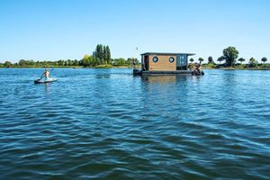 Alquiler Vacacional - Lovely Houseboat in Kinrooi With Terrace