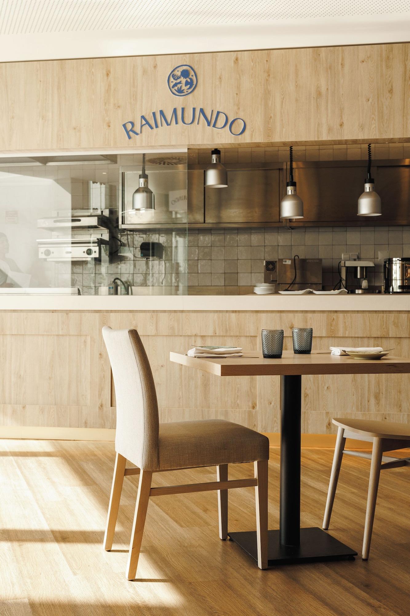 Restaurant Crowne Plaza Caparica Lisbon by IHG