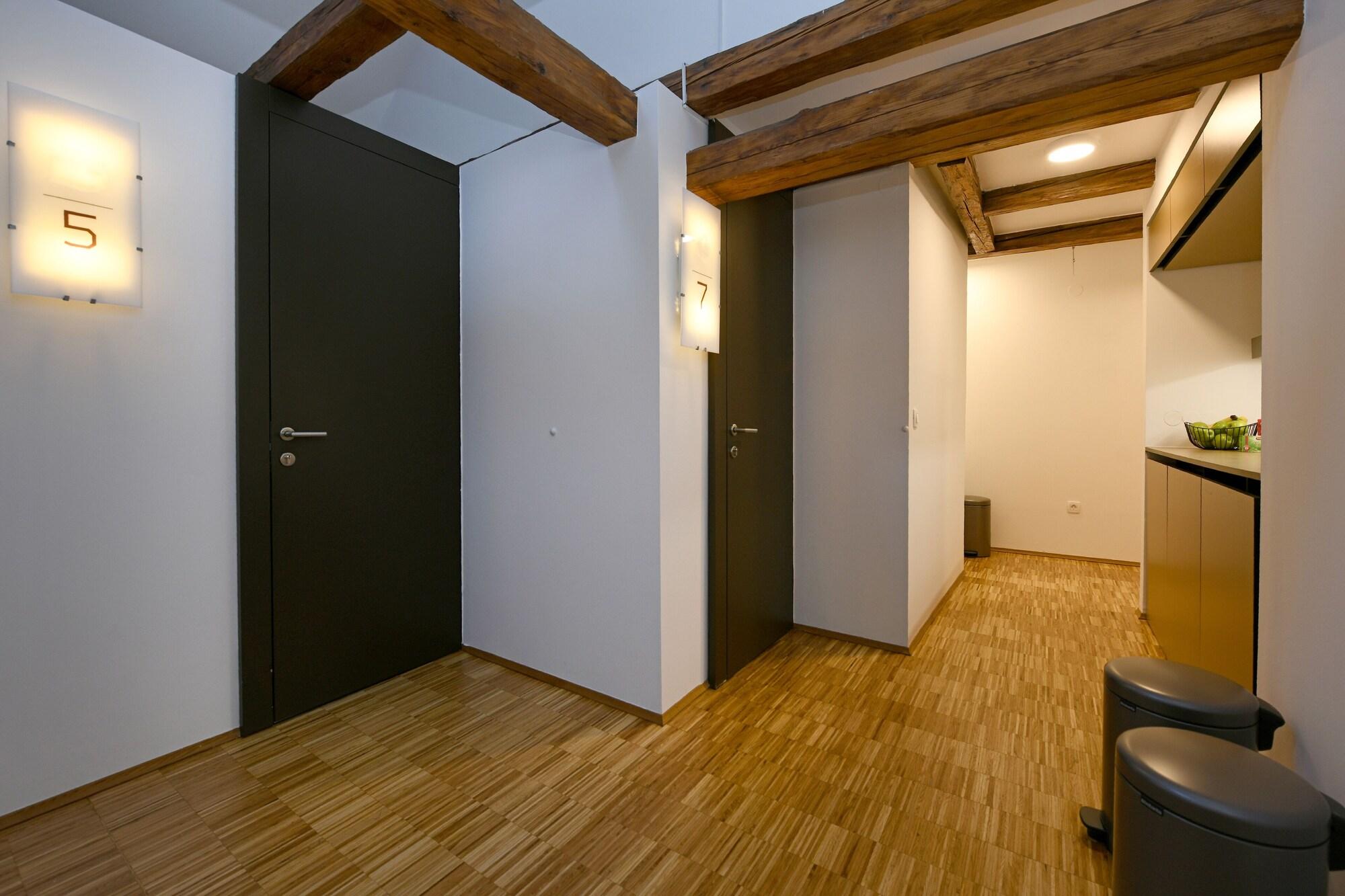 Varios Atik Rooms