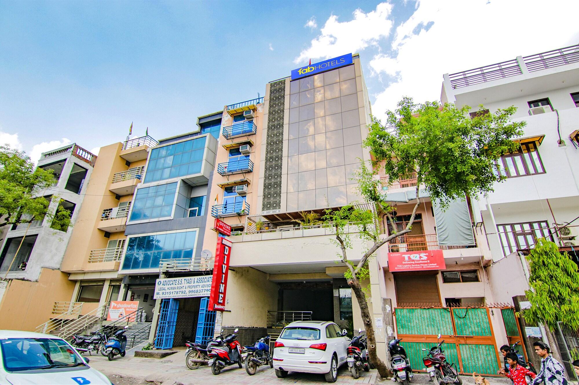 Vista Exterior Fabexpress The Divine Residency