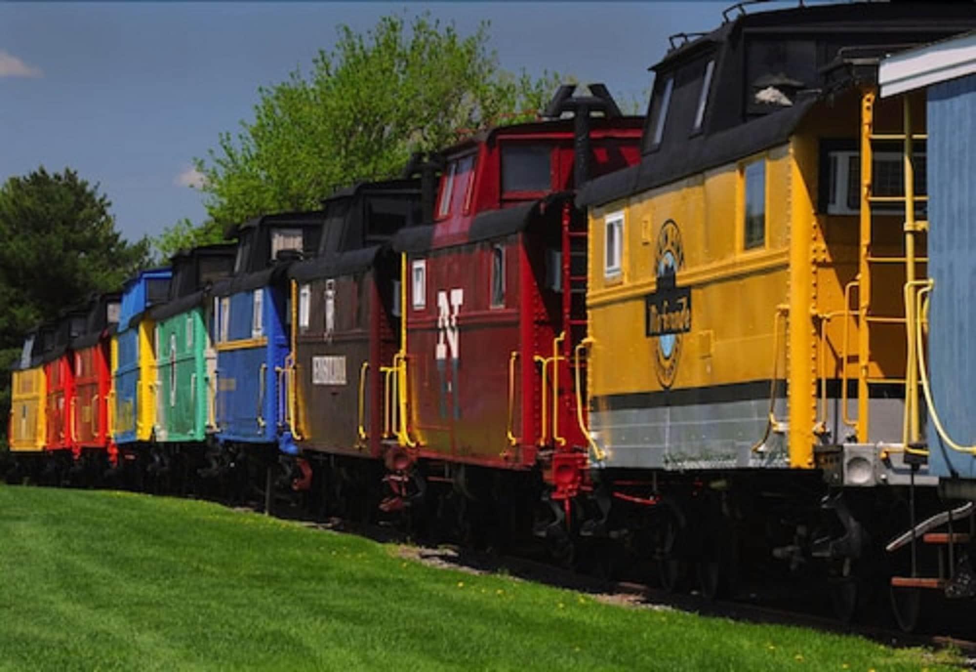 Varios Red Caboose Motel