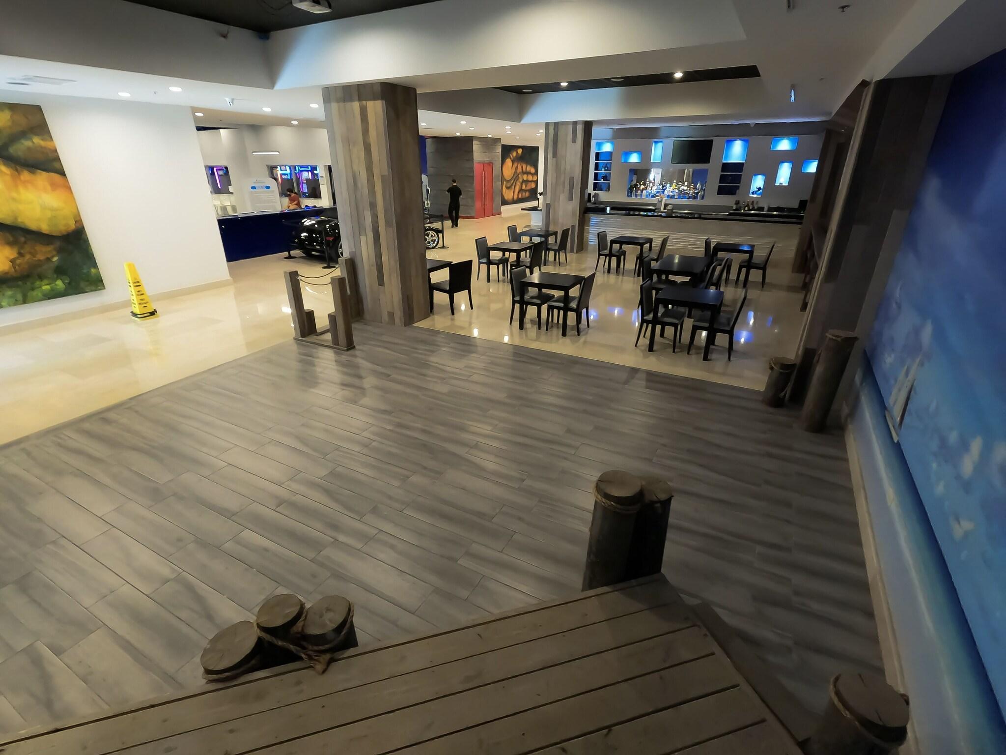 Bar/Salón Costa Bahia Hotel & Convention Center