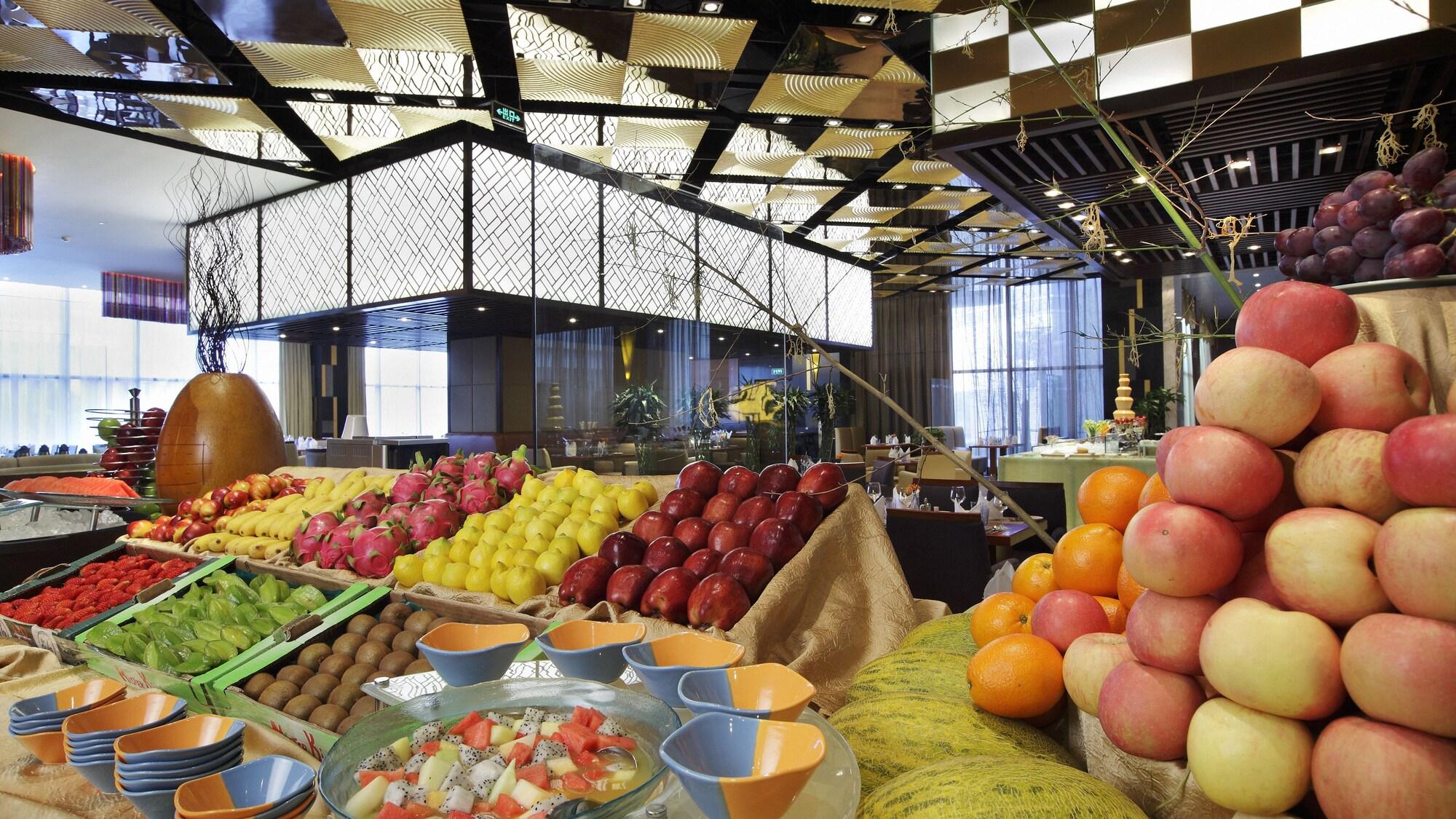 Restaurant Crowne Plaza Yantai Seaview by IHG