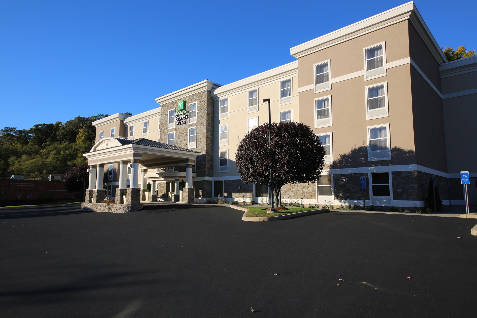 Vista Exterior Holiday Inn Express Hotel & Suites Danbury - I-84 by IHG
