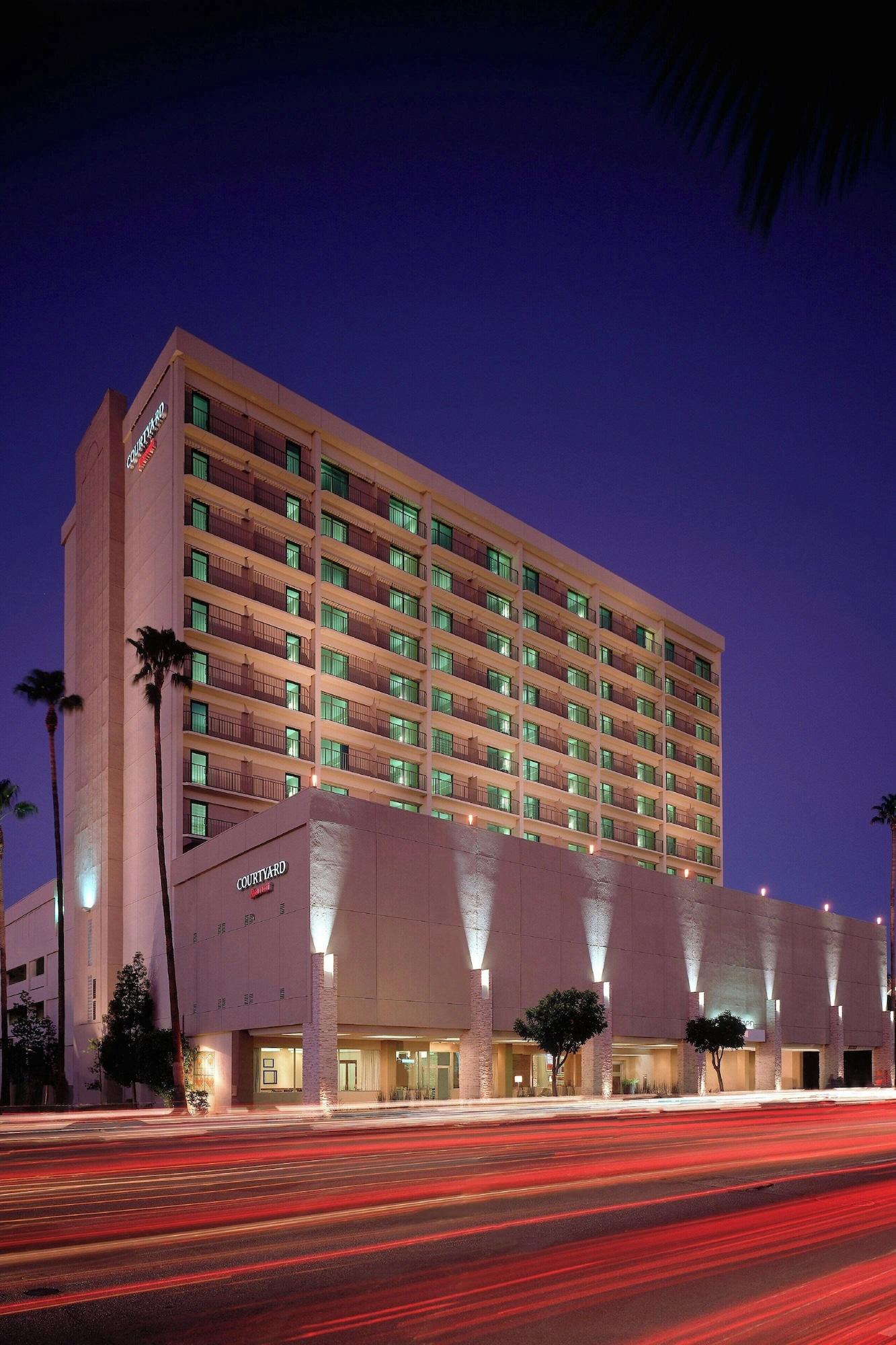 Vista Exterior Courtyard by Marriott Los Angeles - Sherman Oaks