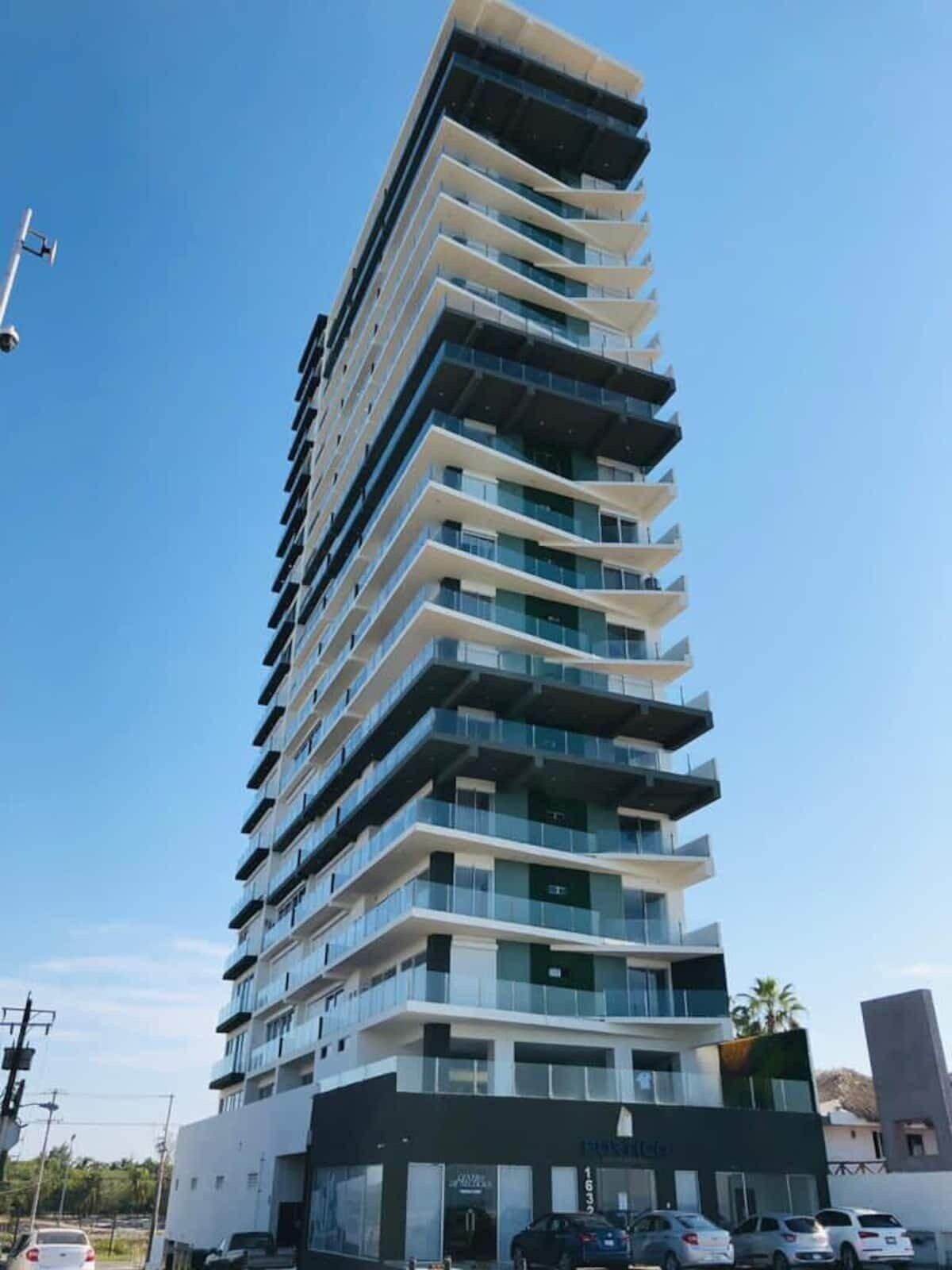 Vista Exterior Condos Portico