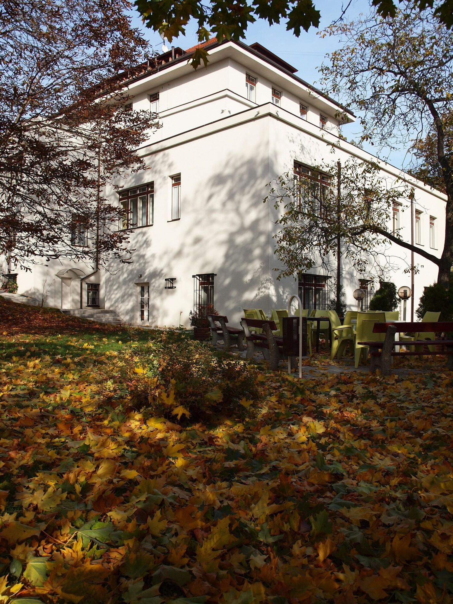 Vista Exterior Pension Jana - Domov Mládeže