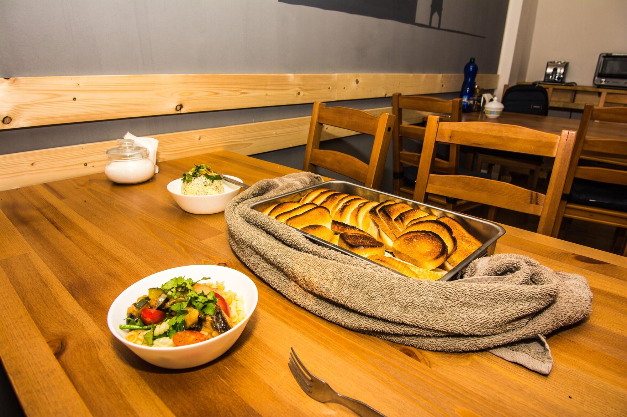Restaurant Hostel One Miru