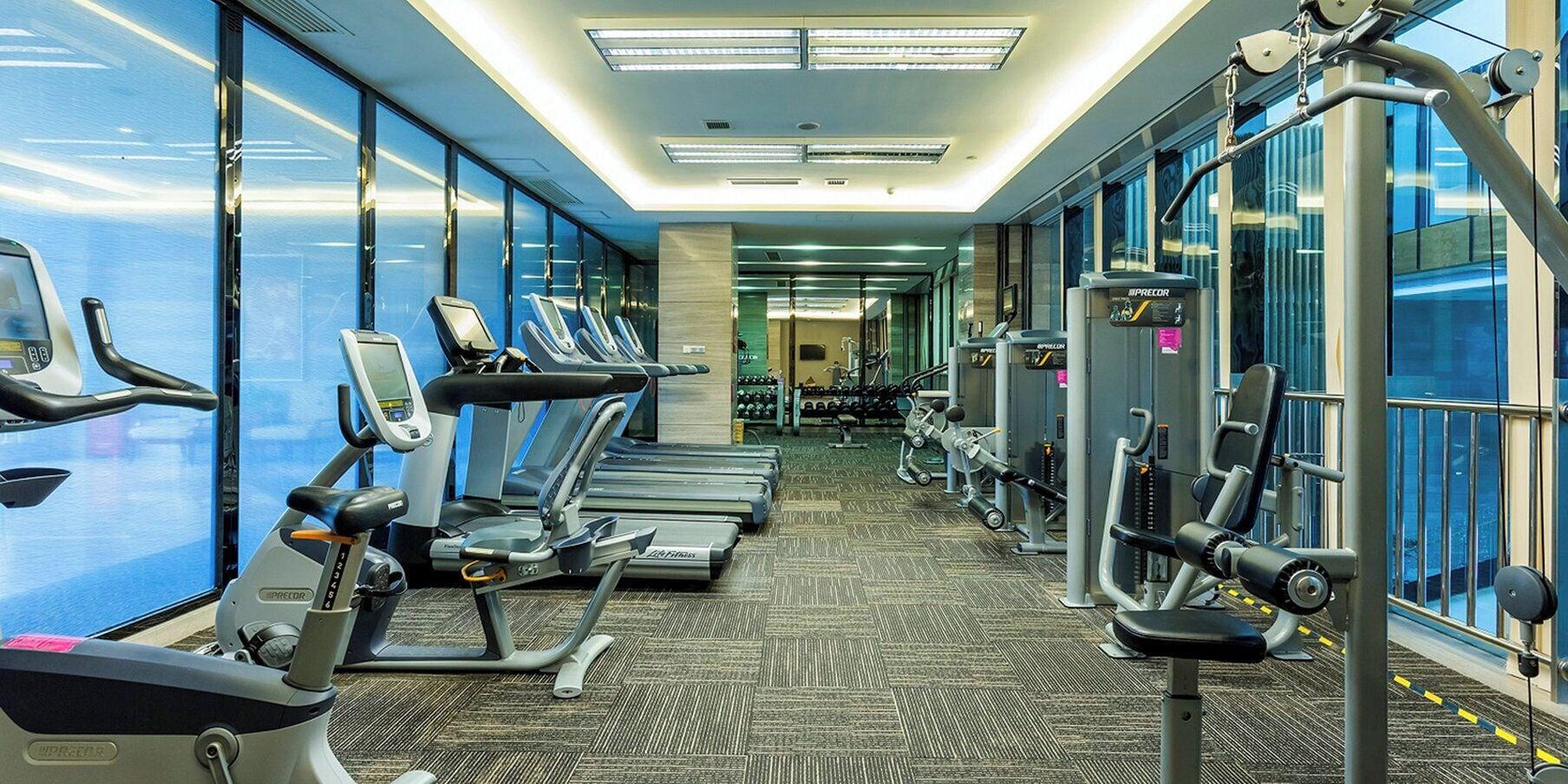 Gimnasio Crowne Plaza Shenzhen Longgang City Centre by IHG