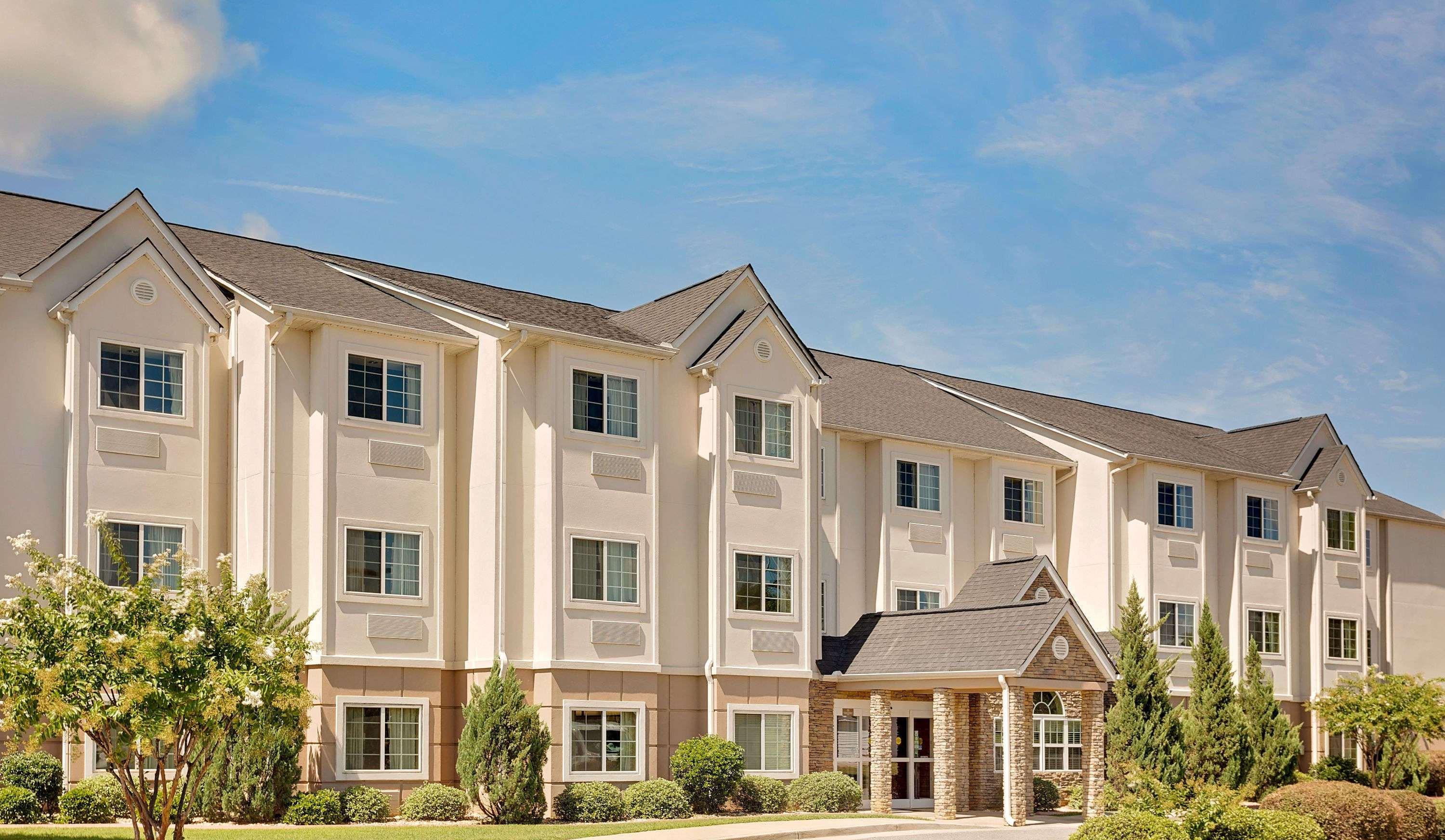 Vista Exterior Microtel by Wyndham Perry National Fairground Area I-75