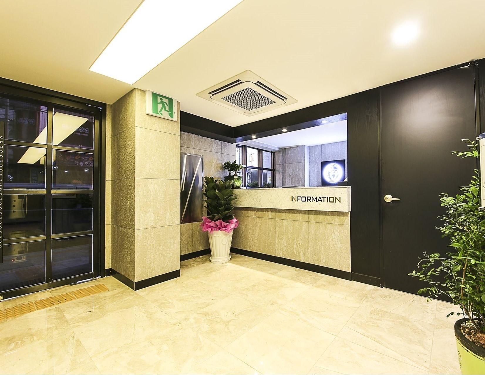 Vista Lobby Central Person Hotel Pyeongtaek