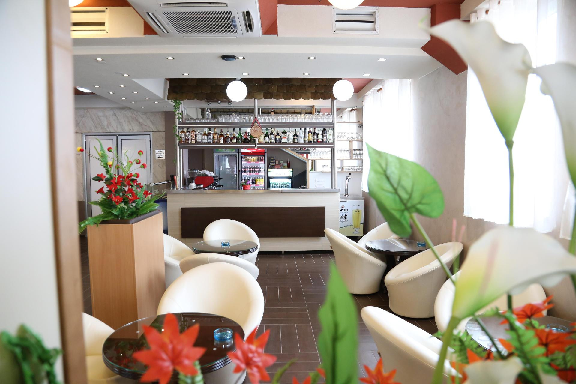 Bar/Salón Novella Uno