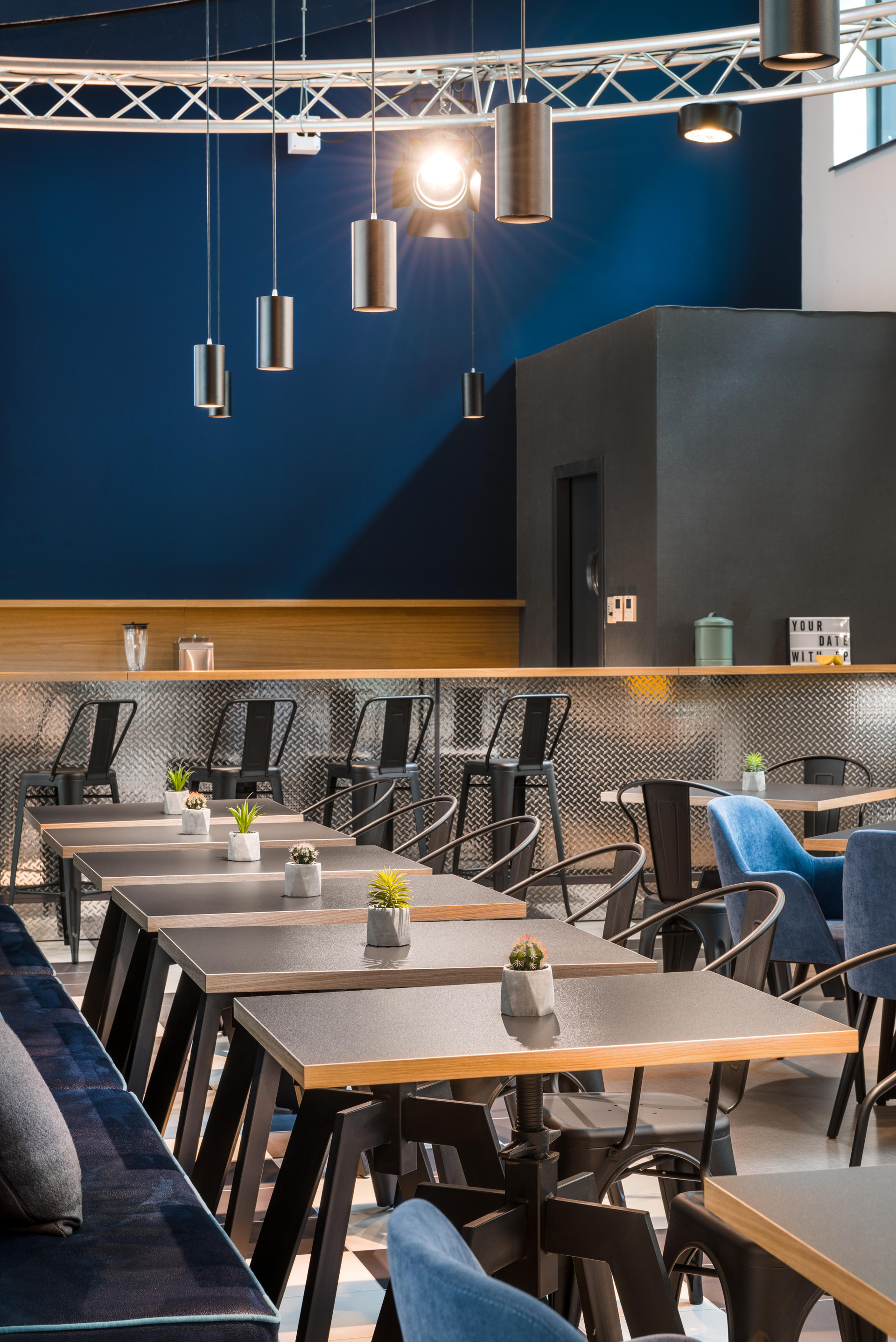 Bar/Salón D8 Hotel