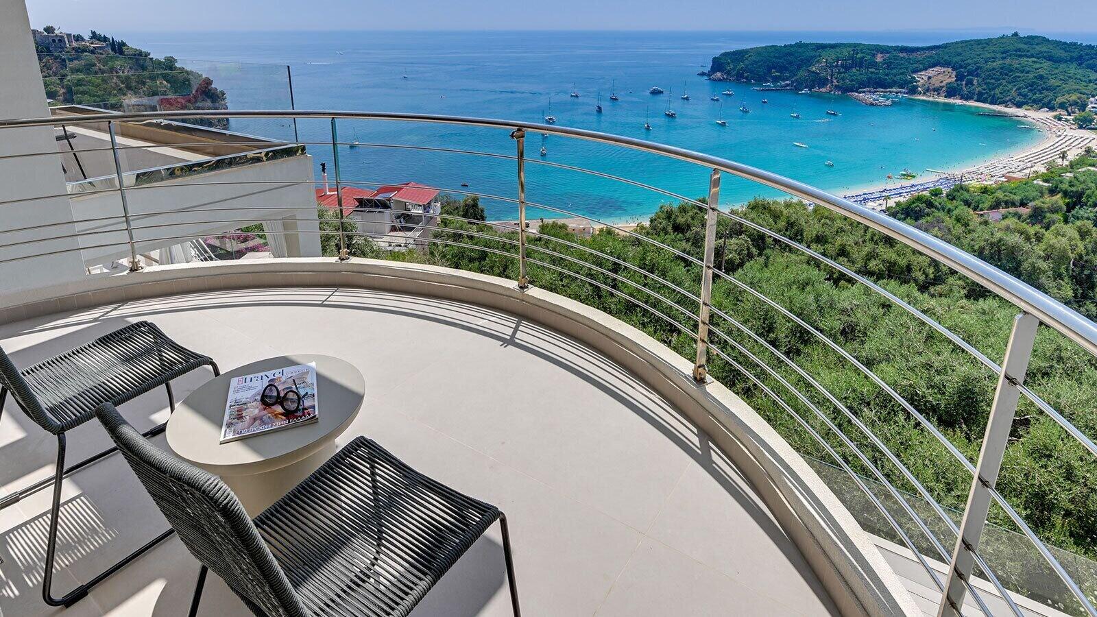 Vista Lobby LIVINGHOME SUITES